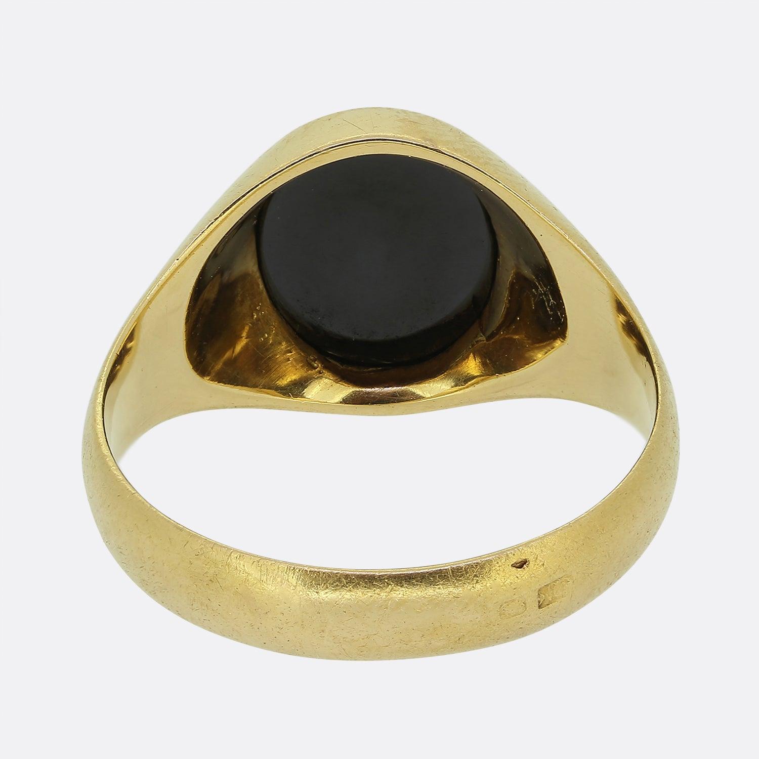Vintage Onyx Signet Ring In Good Condition For Sale In London, GB