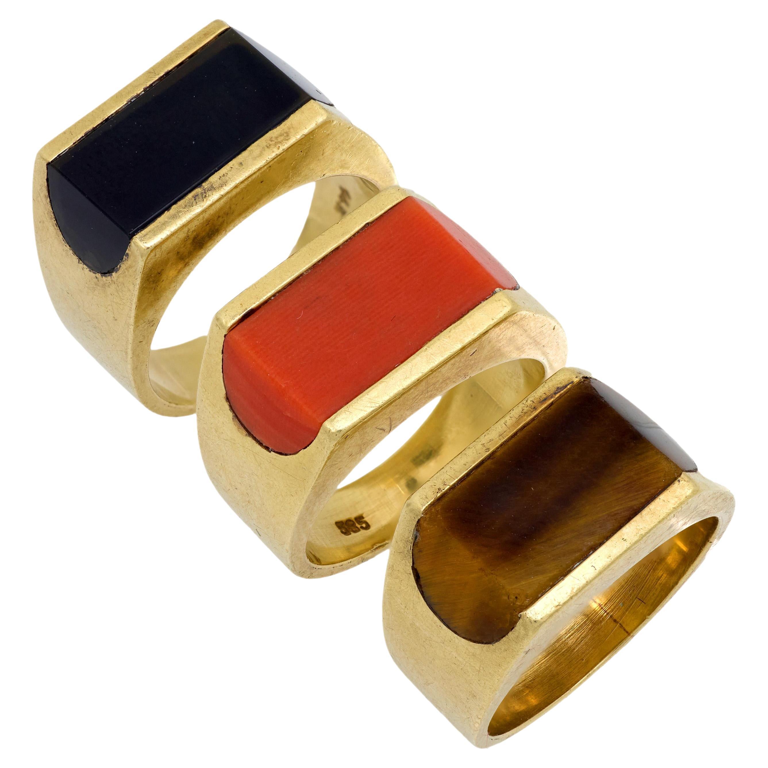Set di 3 anelli vintage in onice, occhio di tigre e corallo in oro giallo 14k