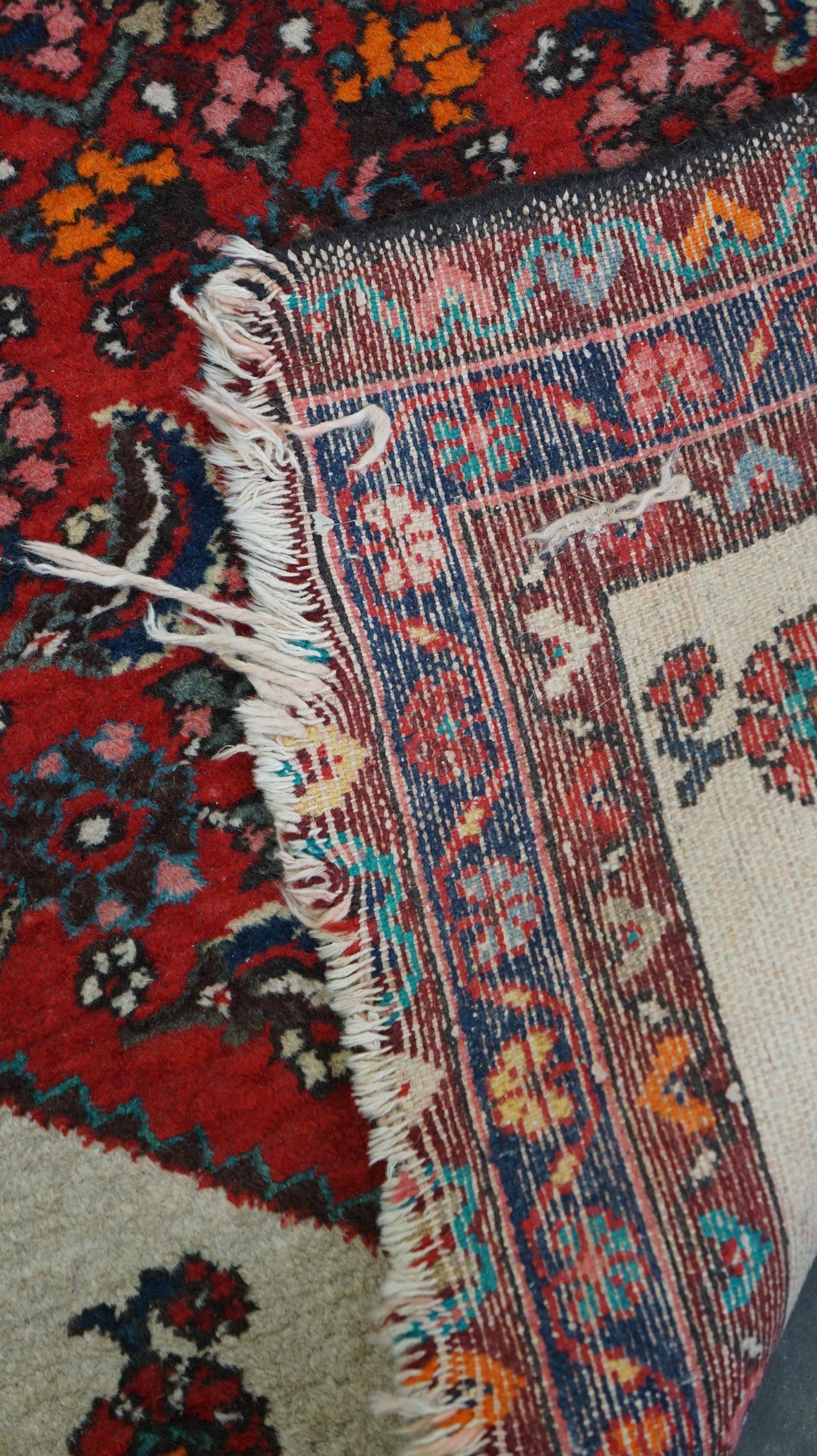 Vintage rug with bright colors, 100x80cm For Sale 2