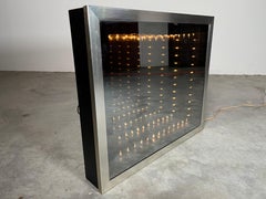 Specchio infinito da parete Op Art vintage, circa 1970, 22x26".