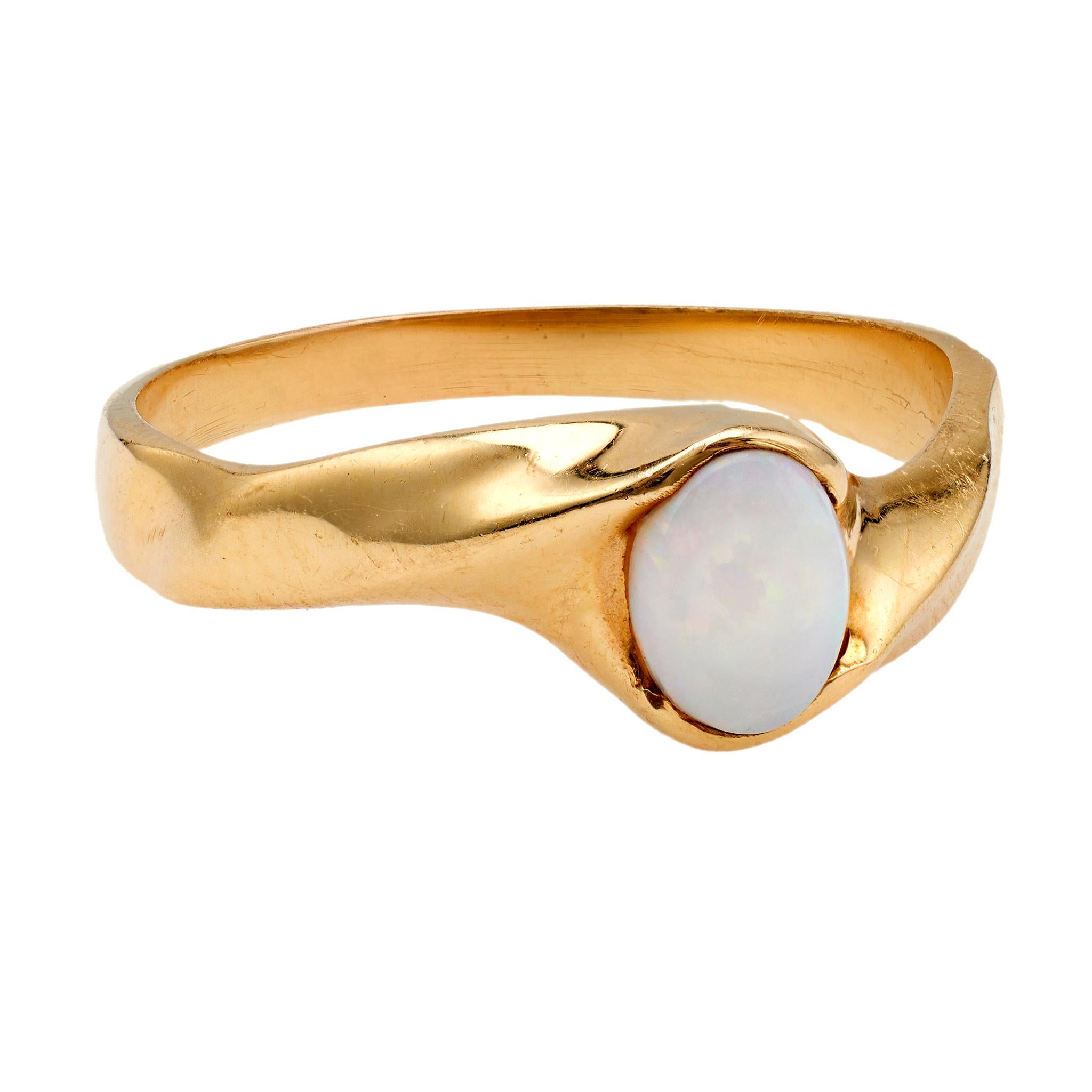 Women's Vintage Opal 14k Yellow Gold Ring For Sale