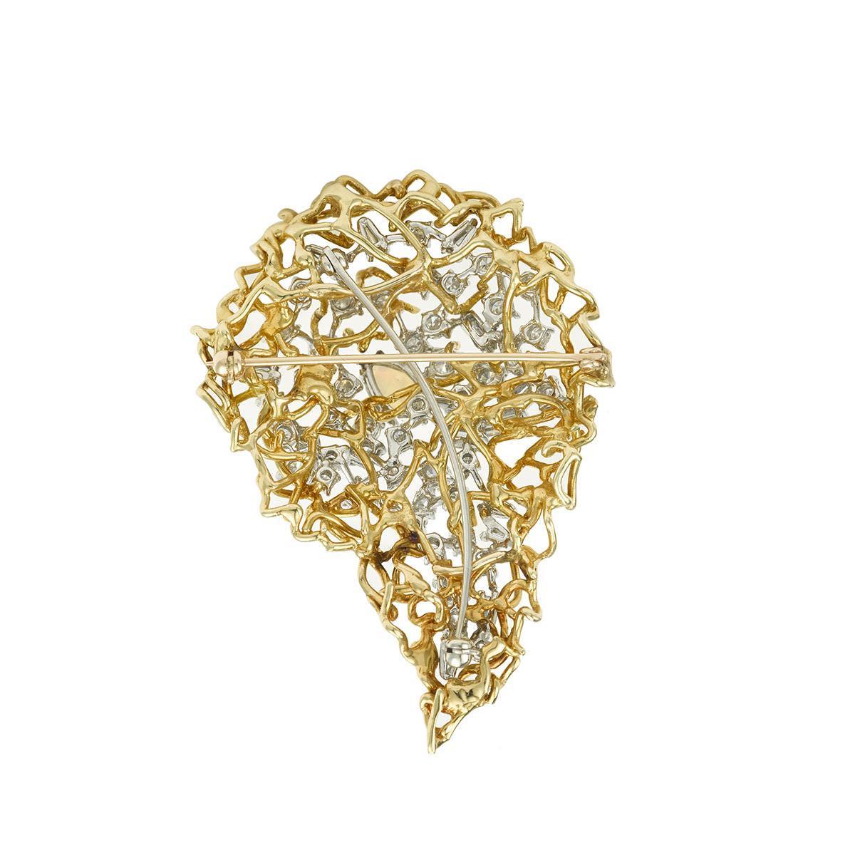 Retro Vintage Opal 4.60 Carats Diamonds 18 Carats Yellow Gold Brooch/ Pendant For Sale