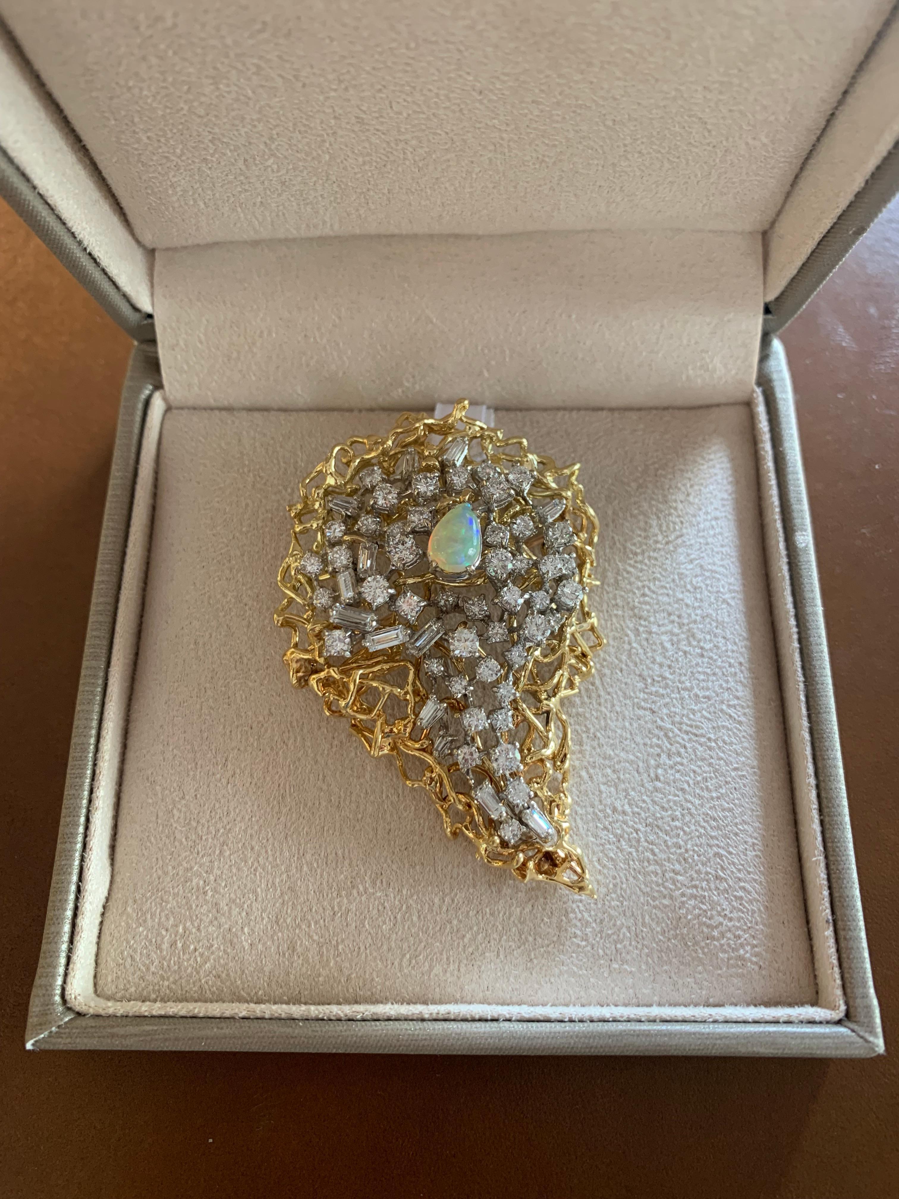 Mixed Cut Vintage Opal 4.60 Carats Diamonds 18 Carats Yellow Gold Brooch/ Pendant For Sale