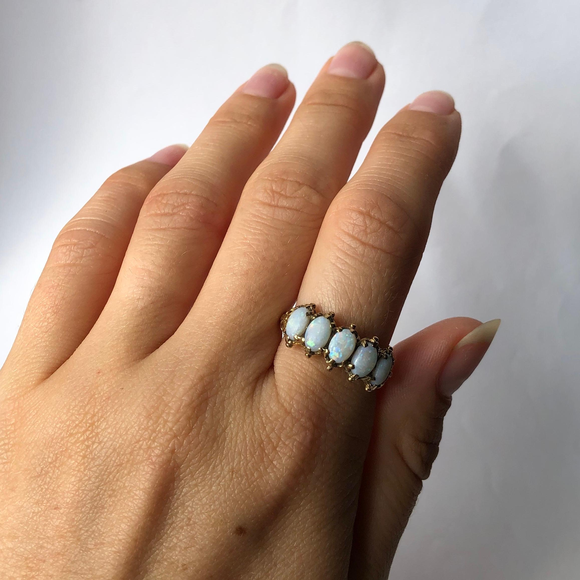 Vintage Opal 9 Carat Gold Five-Stone Ring In Good Condition In Chipping Campden, GB