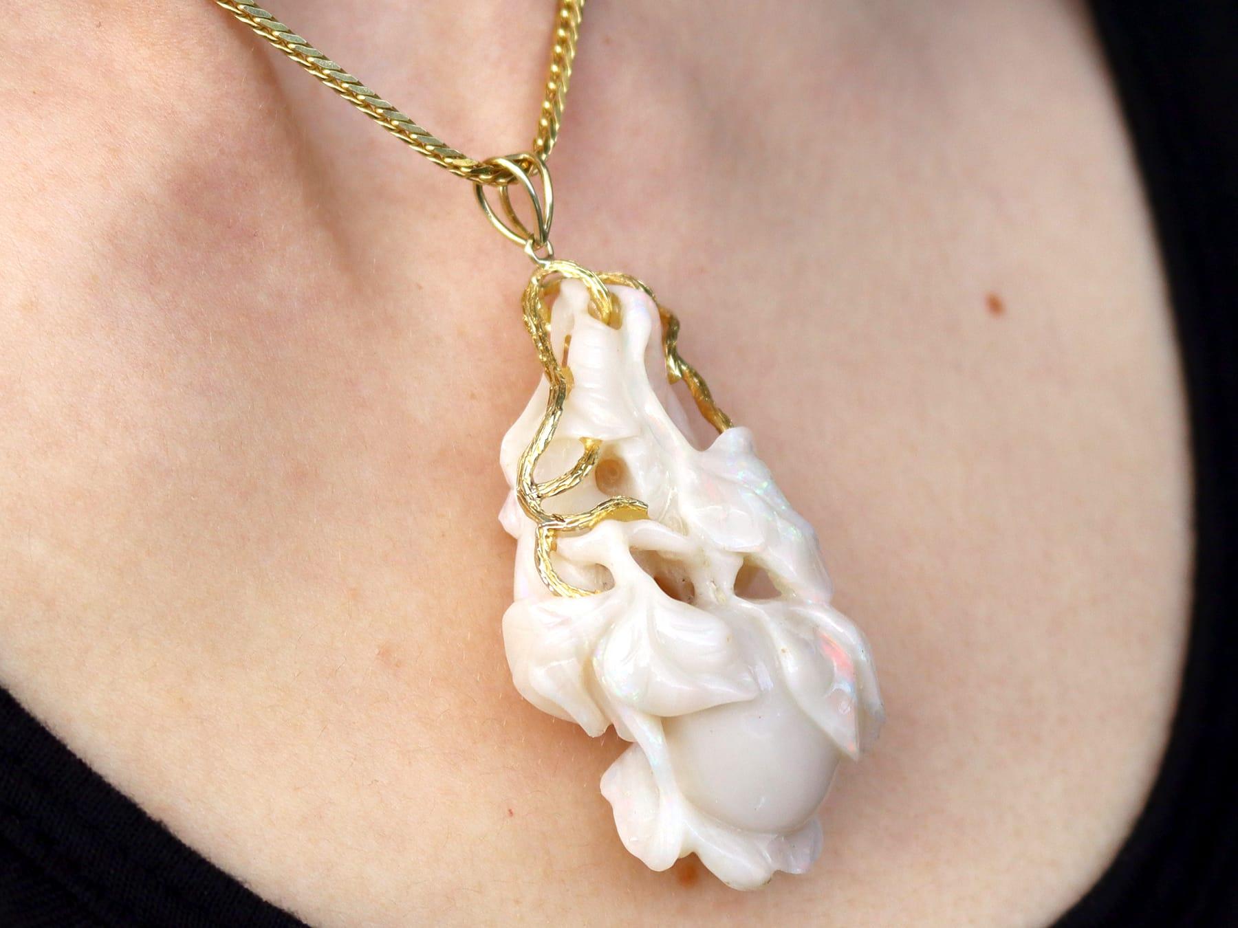 Pendentif vintage en opale et or jaune 14 carats Circa Vintage 1990 en vente 7