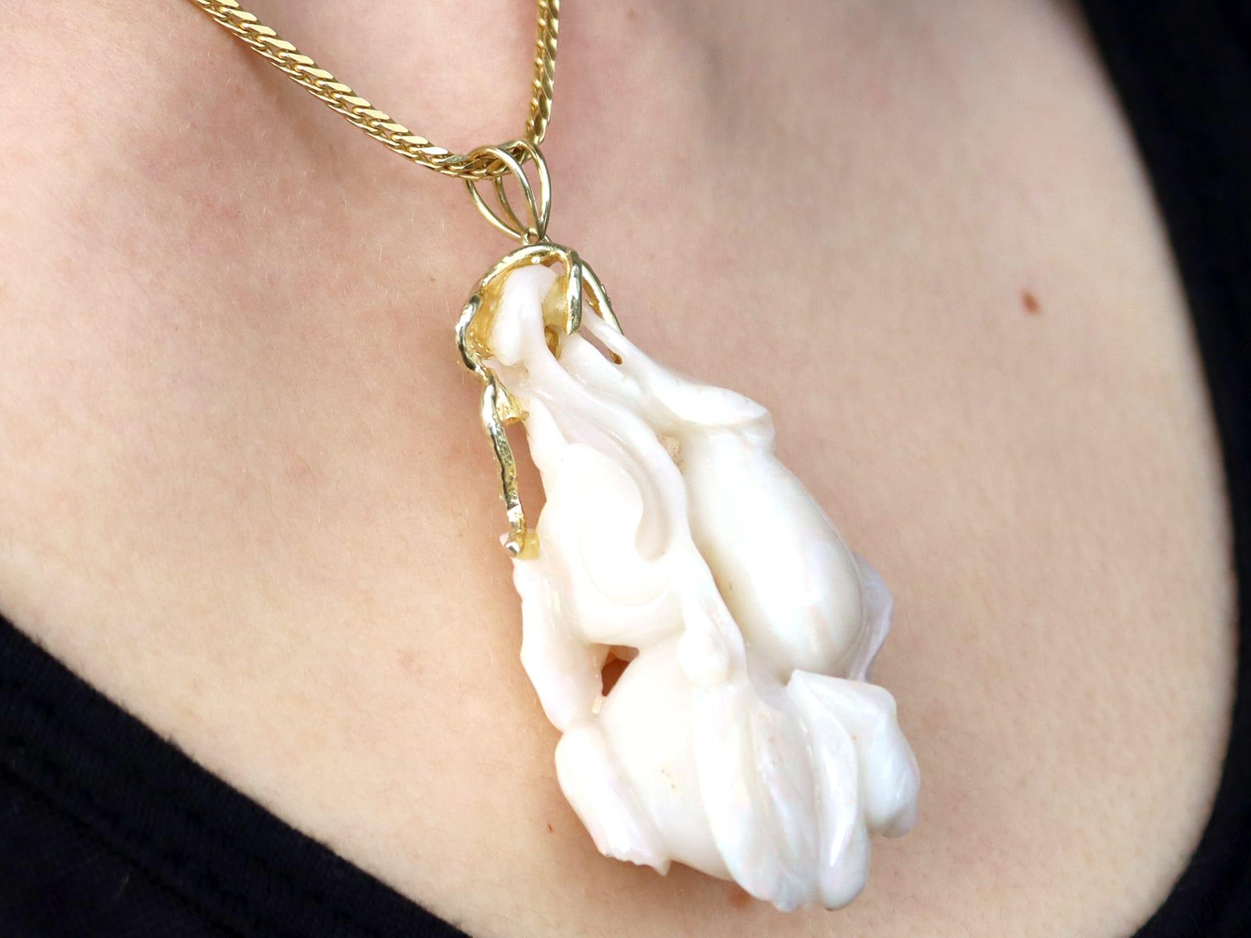 Pendentif vintage en opale et or jaune 14 carats Circa Vintage 1990 en vente 8