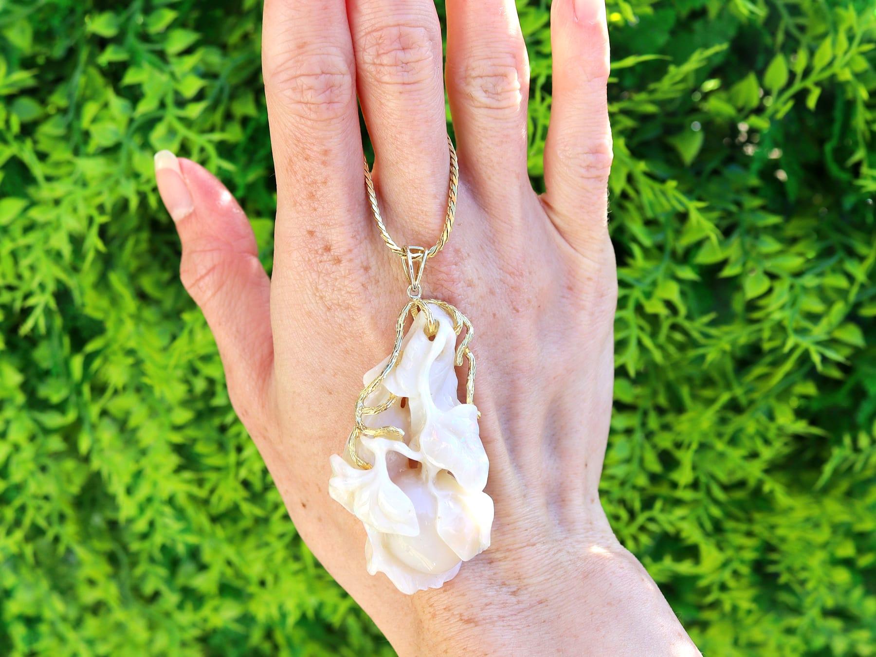 Non taillé Pendentif vintage en opale et or jaune 14 carats Circa Vintage 1990 en vente