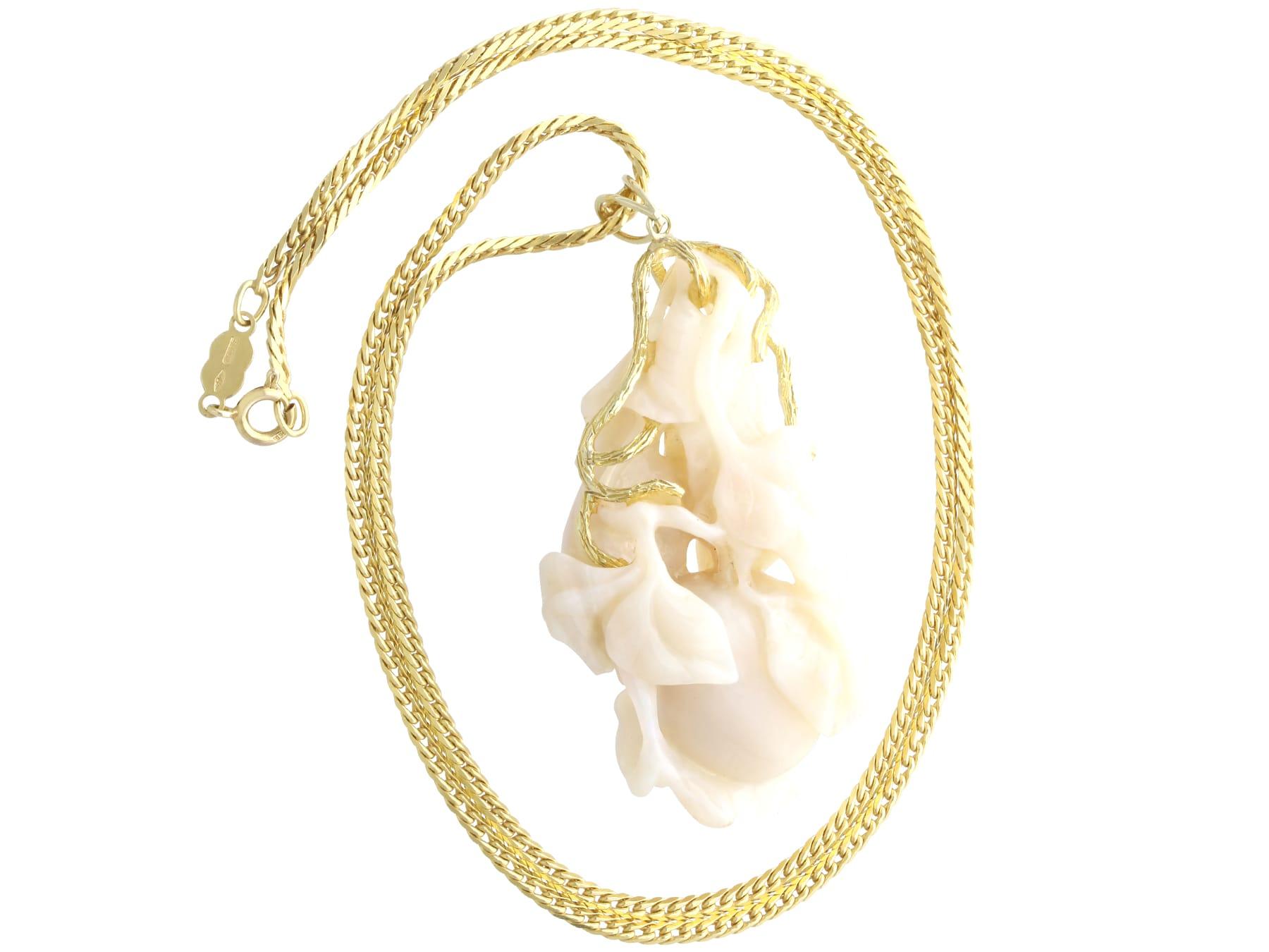 Pendentif vintage en opale et or jaune 14 carats Circa Vintage 1990 en vente 1