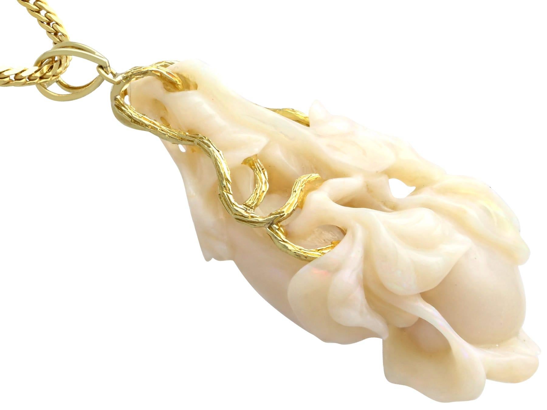 Pendentif vintage en opale et or jaune 14 carats Circa Vintage 1990 en vente 2