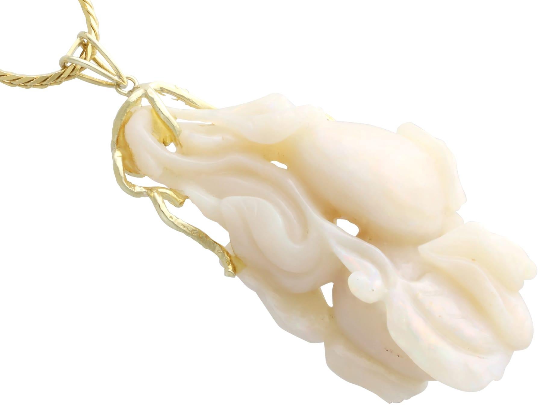 Pendentif vintage en opale et or jaune 14 carats Circa Vintage 1990 en vente 3