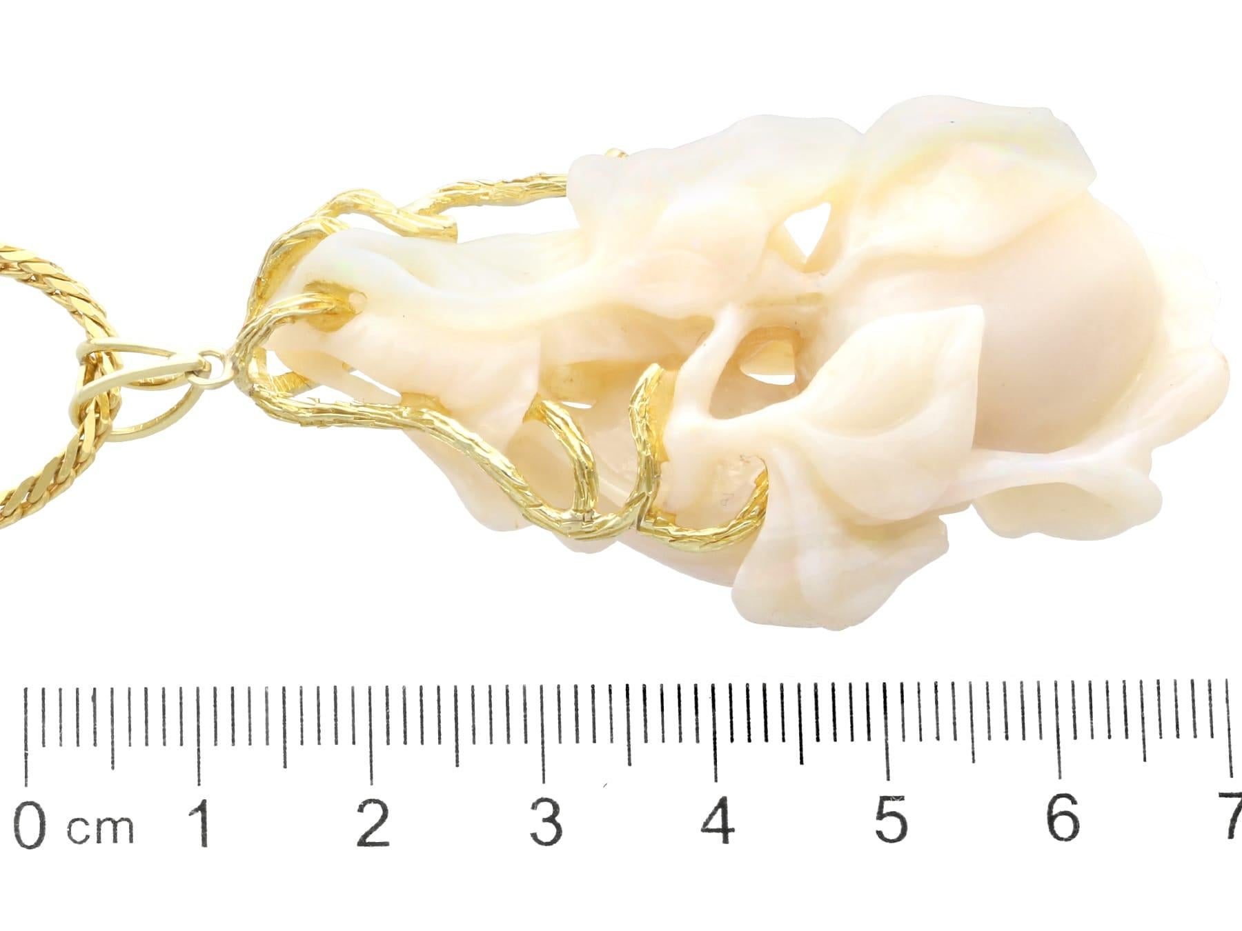 Pendentif vintage en opale et or jaune 14 carats Circa Vintage 1990 en vente 4