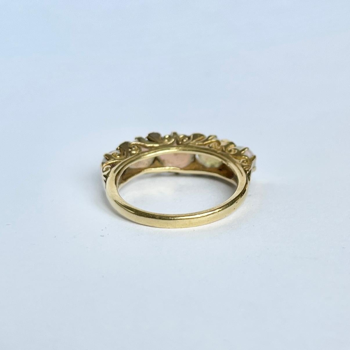 Vintage Opal and 18 Carat Gold Five-Stone Ring For Sale 1
