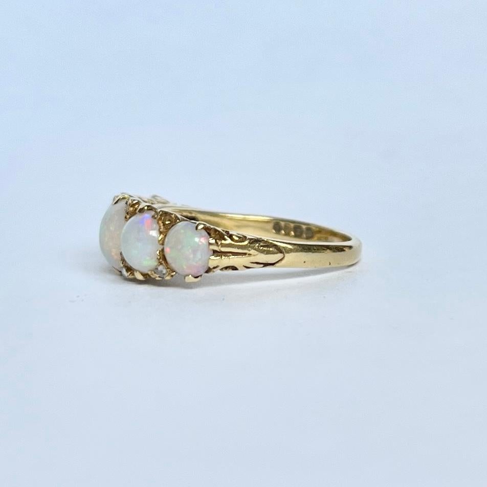 Vintage Opal and 18 Carat Gold Five-Stone Ring For Sale 2