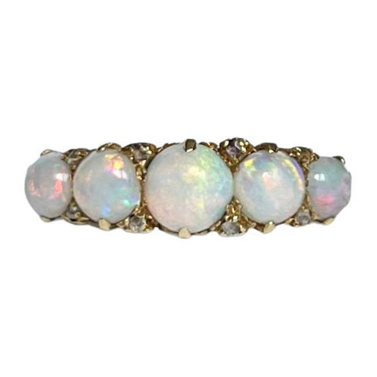 Bague vintage à cinq pierres en or 18 carats et opale