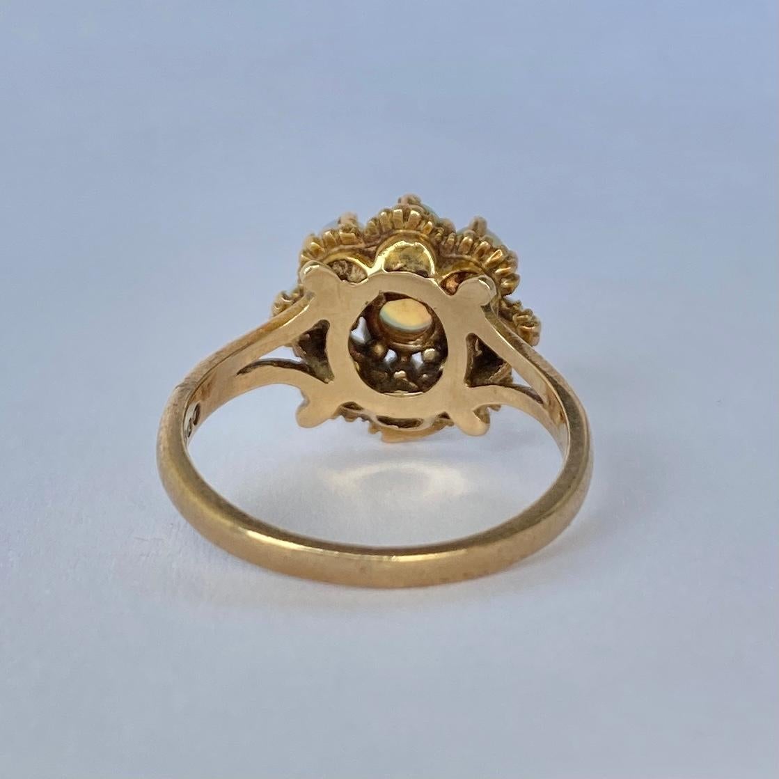 Vintage Opal und 9 Karat Gold Cluster Ring (Cabochon)