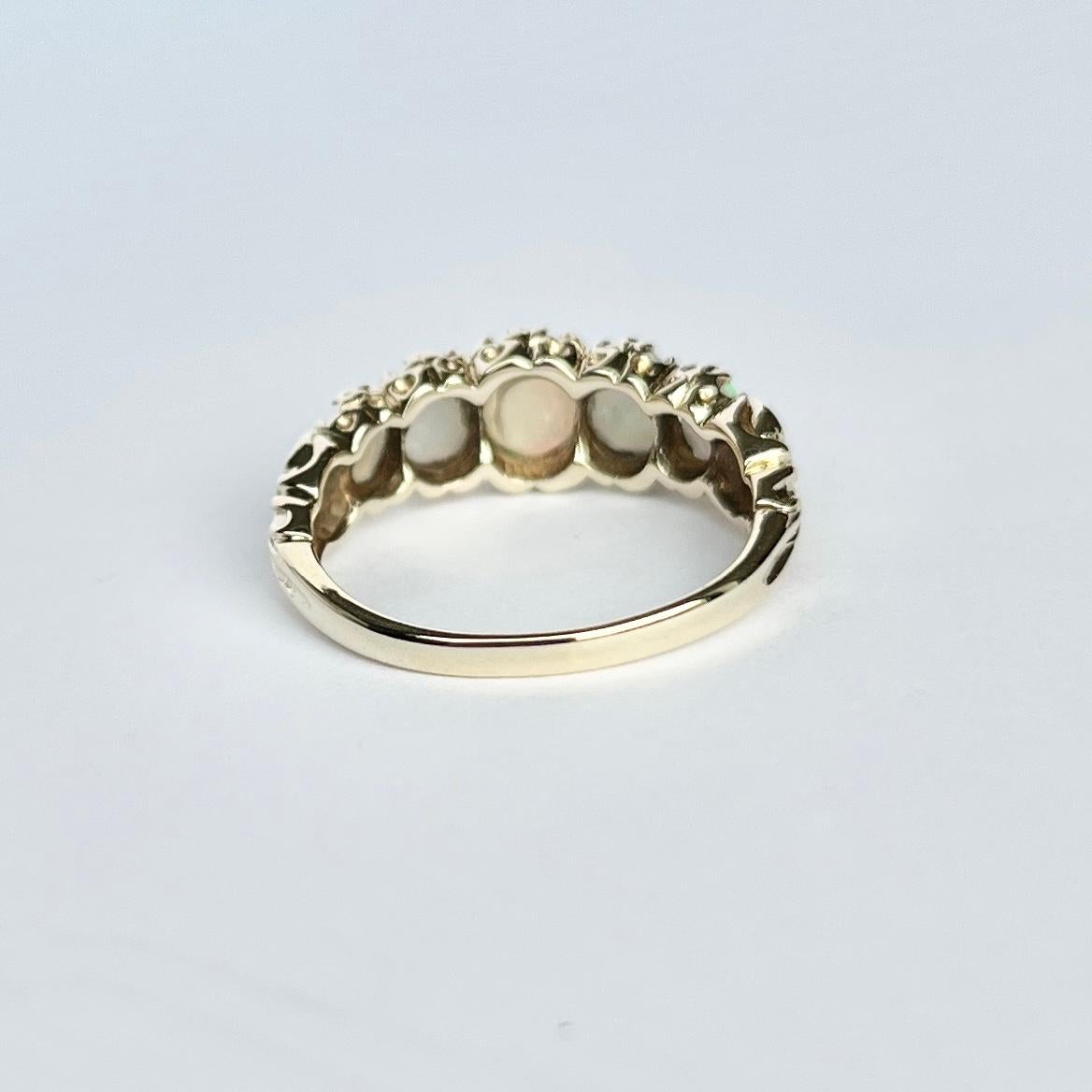 Vintage Opal and 9 Carat Gold Five-Stone Ring In Good Condition For Sale In Chipping Campden, GB