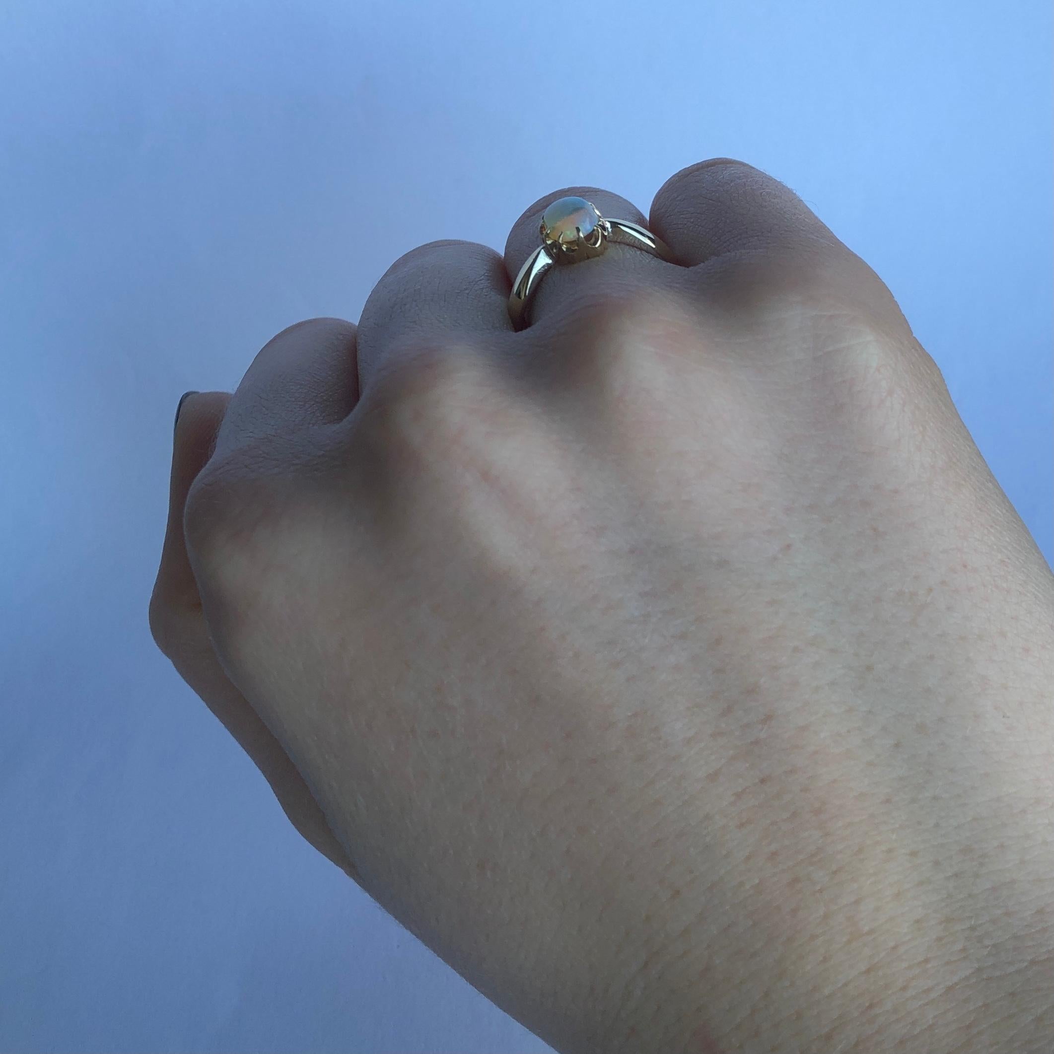 Solitär-Ring mit Opal und 9 Karat Gold Damen im Angebot