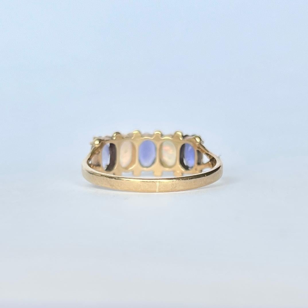 9 Karat Gold-Ring mit Opal und Amethyst im Zustand „Gut“ im Angebot in Chipping Campden, GB