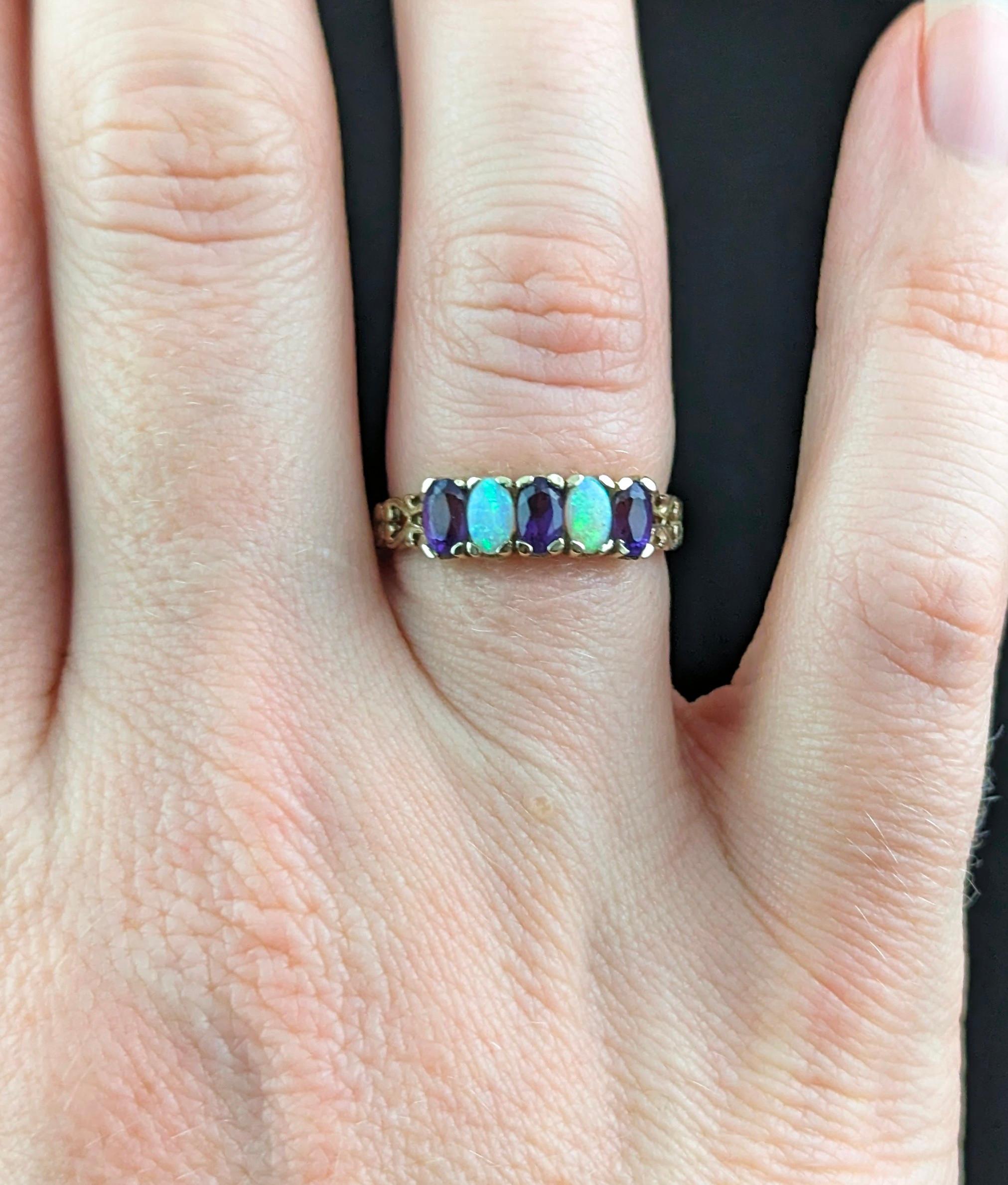 Vintage Opal and Amethyst five stone ring, 9k yellow gold  1