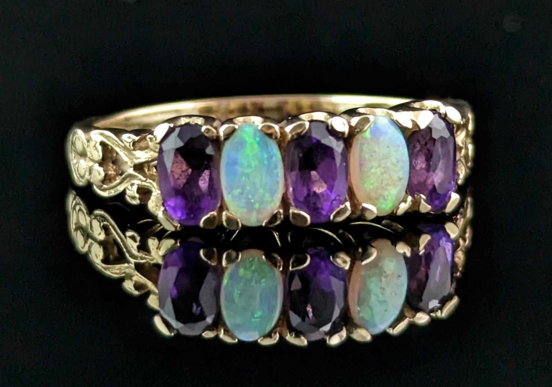 Vintage Opal and Amethyst five stone ring, 9k yellow gold  2