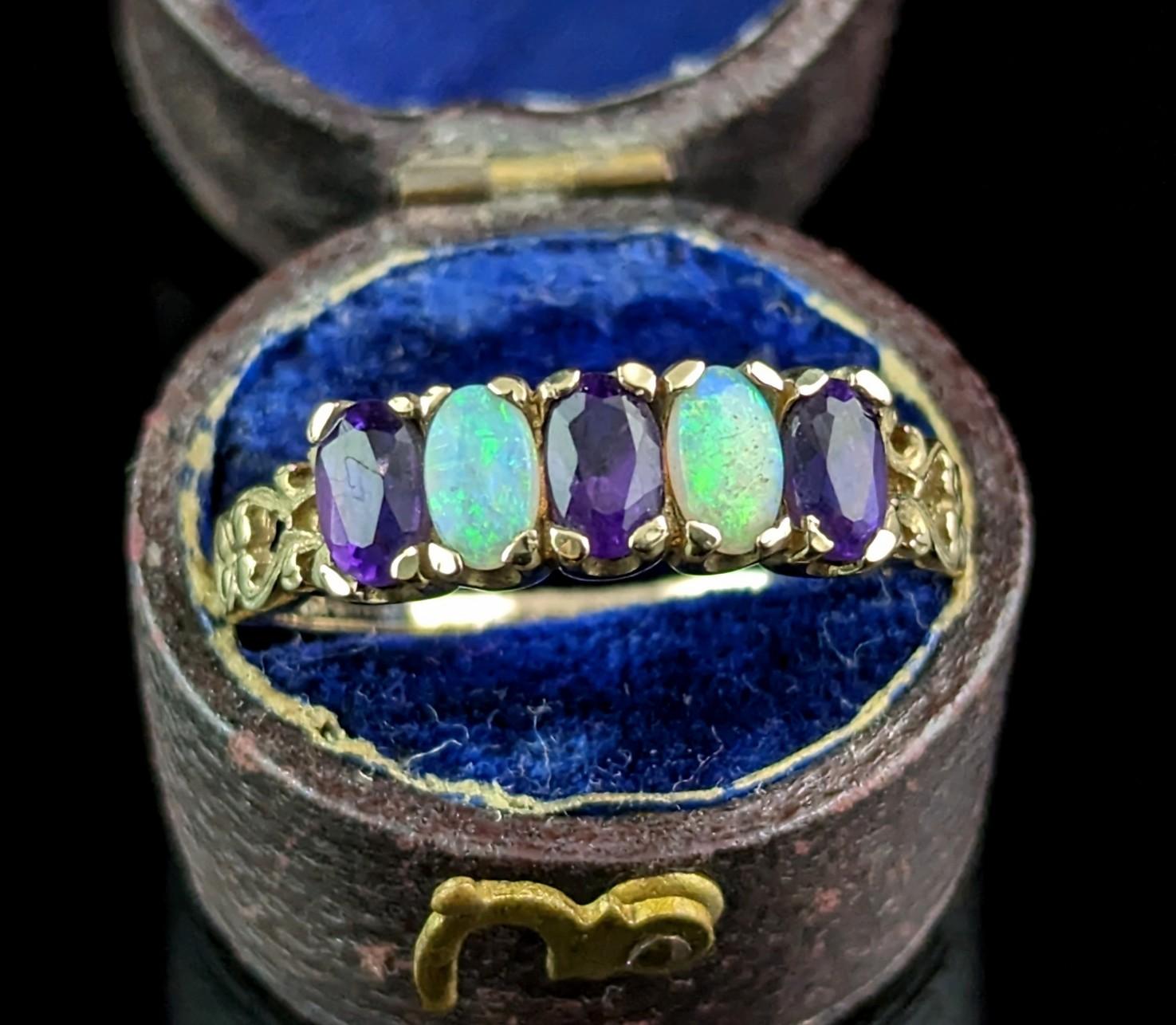 Vintage Opal and Amethyst five stone ring, 9k yellow gold  3