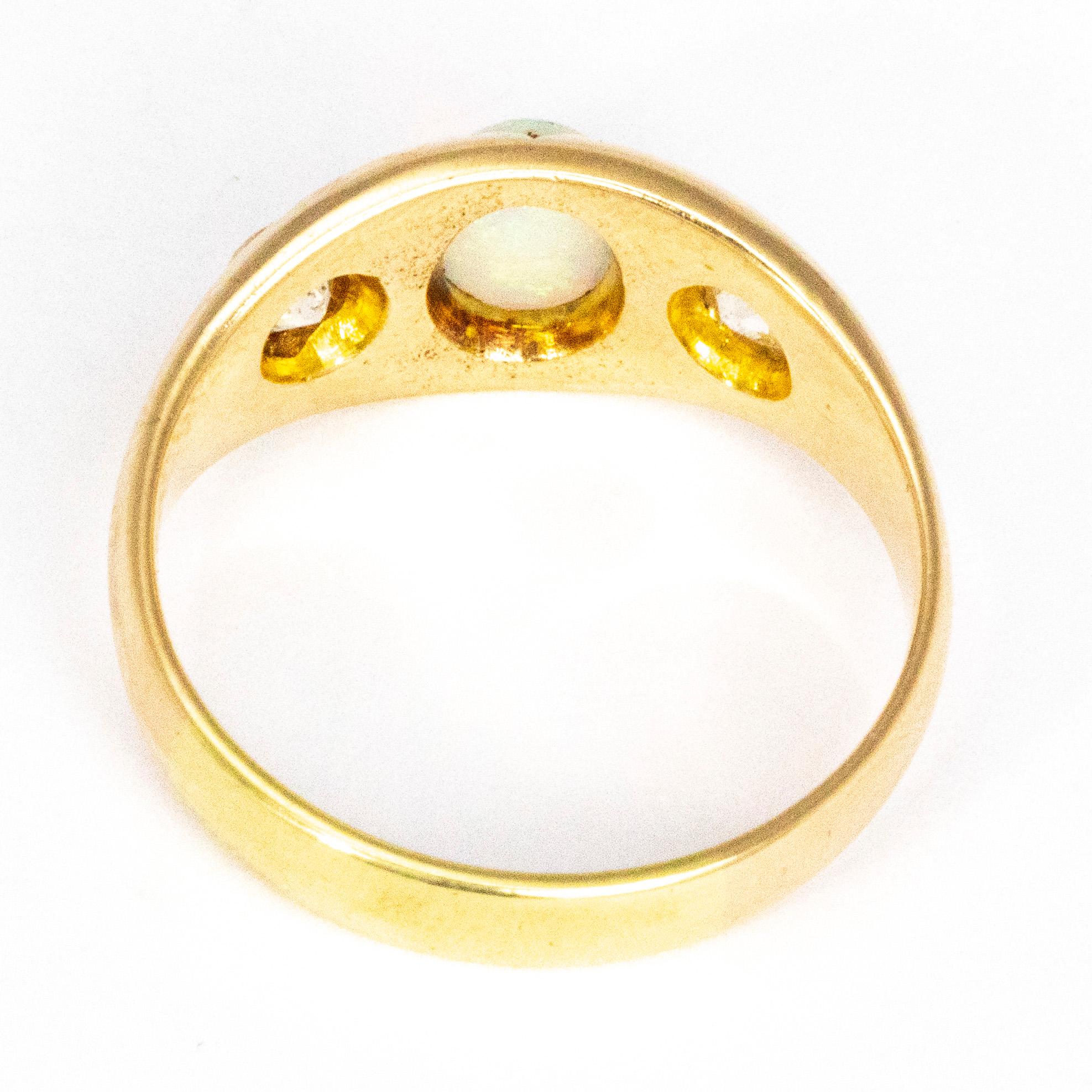Women's or Men's Vintage Opal and Diamond 15 Carat Gold Ring