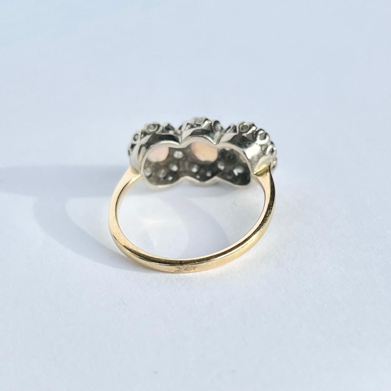 Dreifach-Cluster-Ring aus 18 Karat Gold mit Opal und Diamant für Damen oder Herren im Angebot