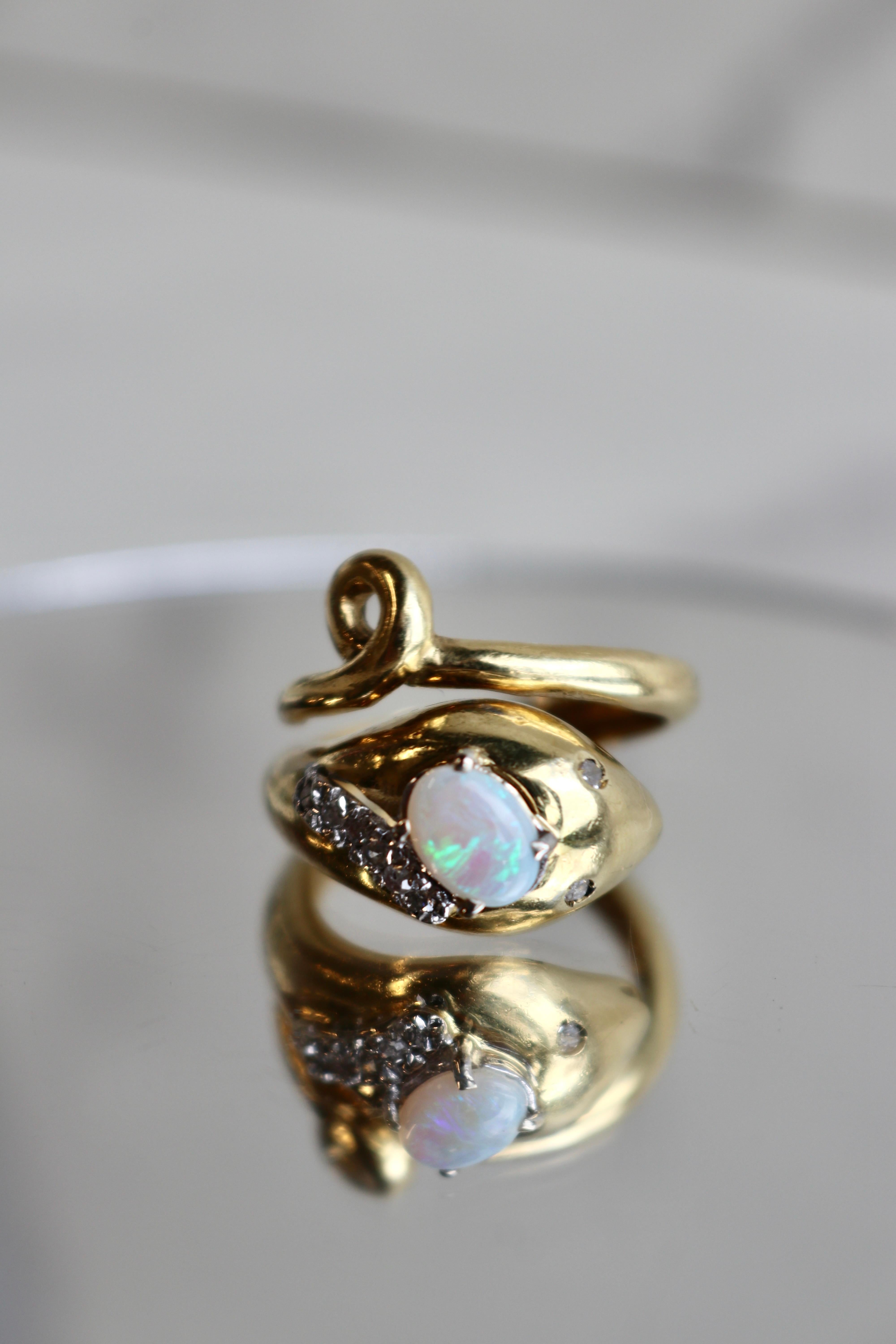 Vintage Opal and Diamond 18k Yellow Gold Snake Ring For Sale 1