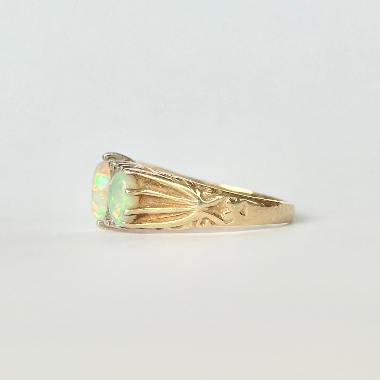 Vintage Opal and Diamond 9 Carat Gold Three-Stone Ring In Good Condition For Sale In Chipping Campden, GB