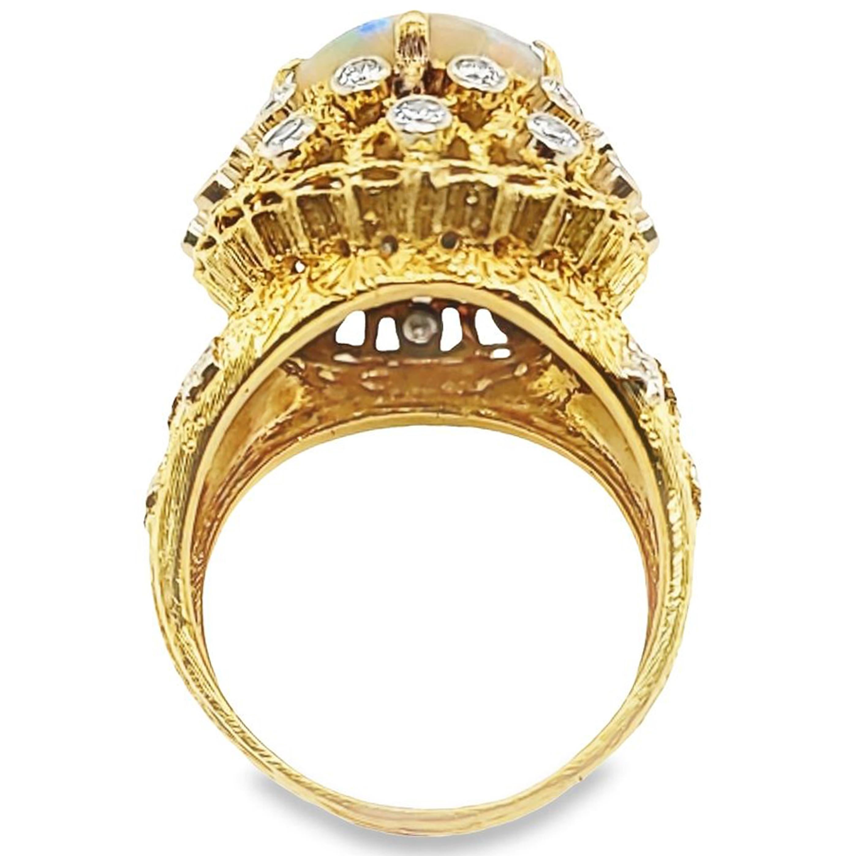 Vintage Opal and Diamond Cocktail Ring in Yellow Gold, Italian In Fair Condition For Sale In Coral Gables, FL
