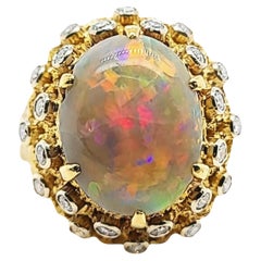 Bague cocktail italienne vintage en or jaune avec opale et diamants