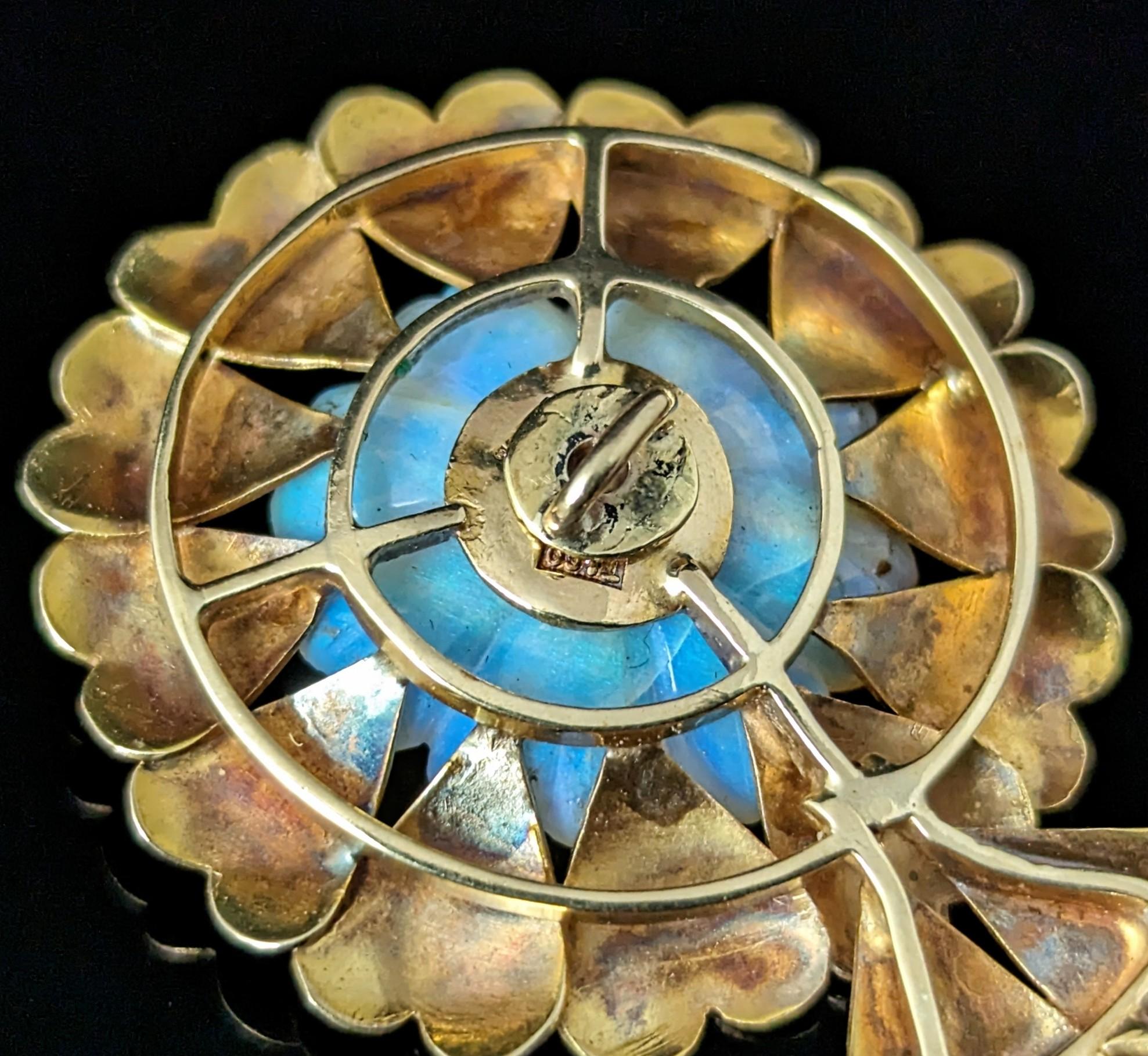 Rétro Pendentif fleur vintage en opale et diamants, or 9 carats, cœurs  en vente