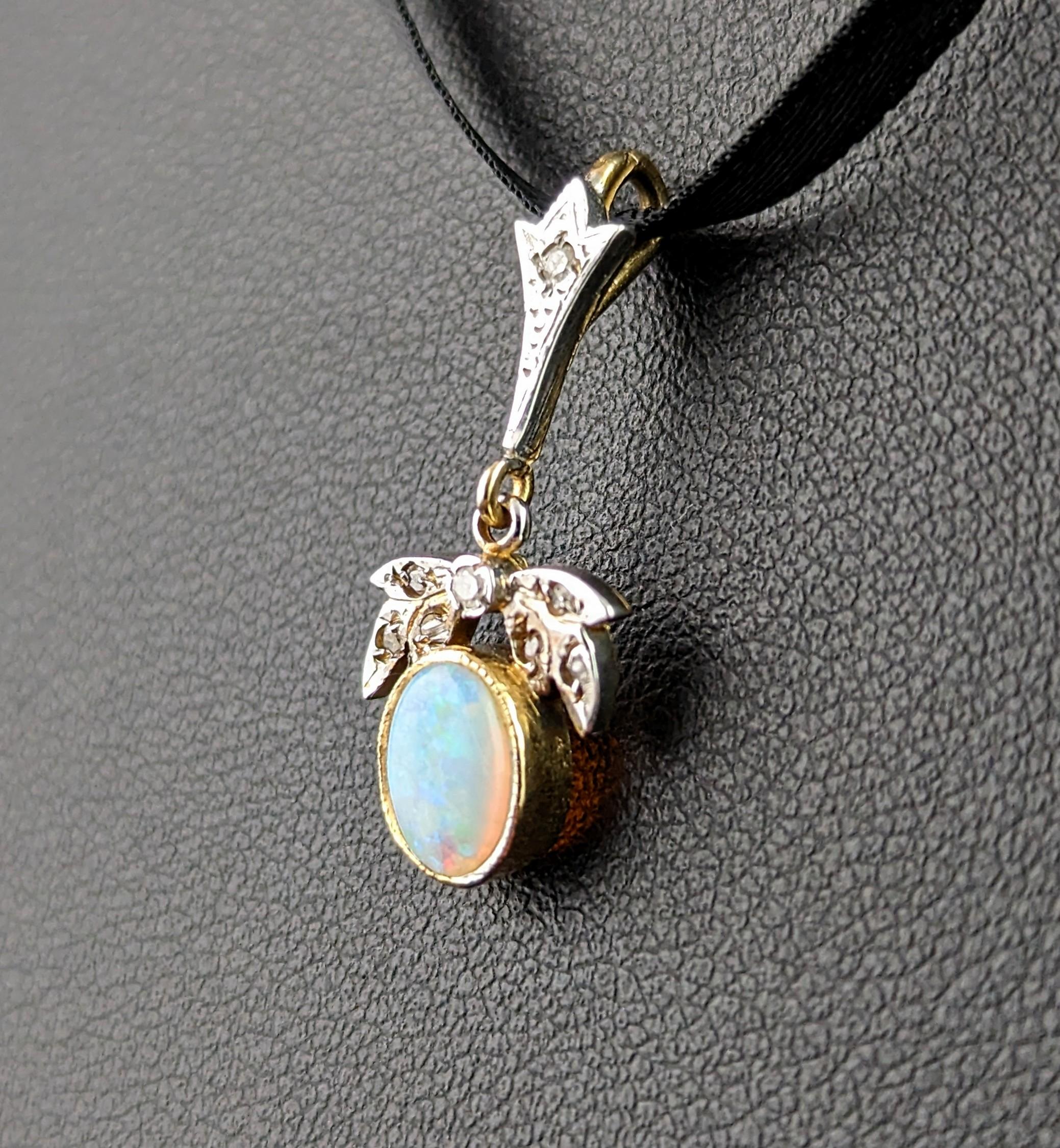Vintage Opal and Diamond pendant, 9k gold, Dainty, Art Deco style  In Good Condition For Sale In NEWARK, GB