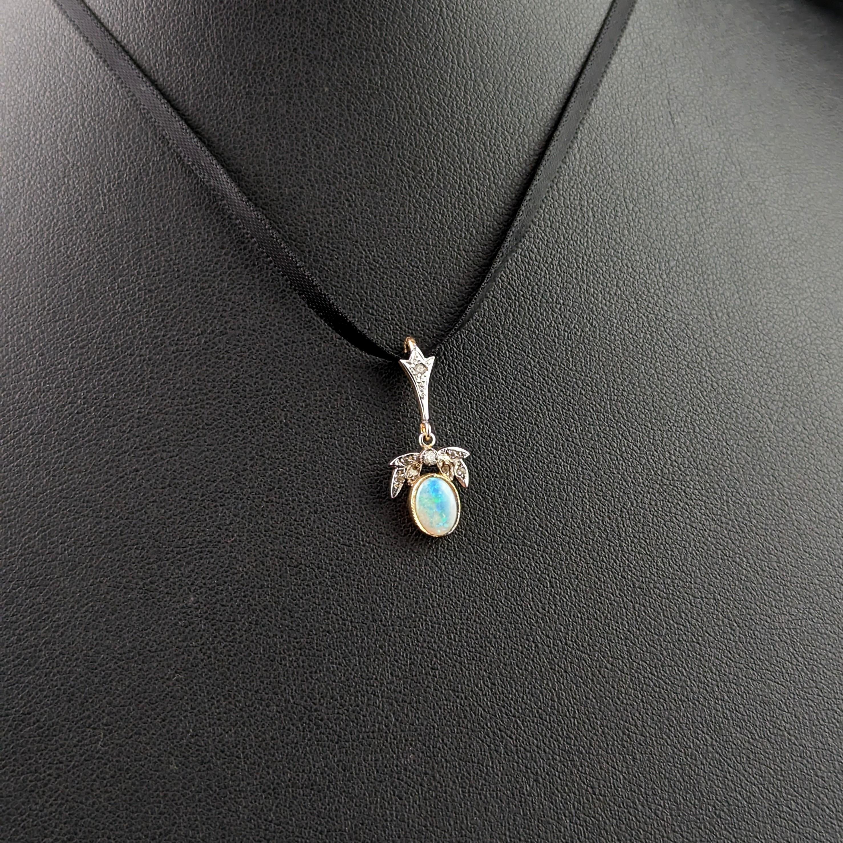 Vintage Opal and Diamond pendant, 9k gold, Dainty, Art Deco style  For Sale 3