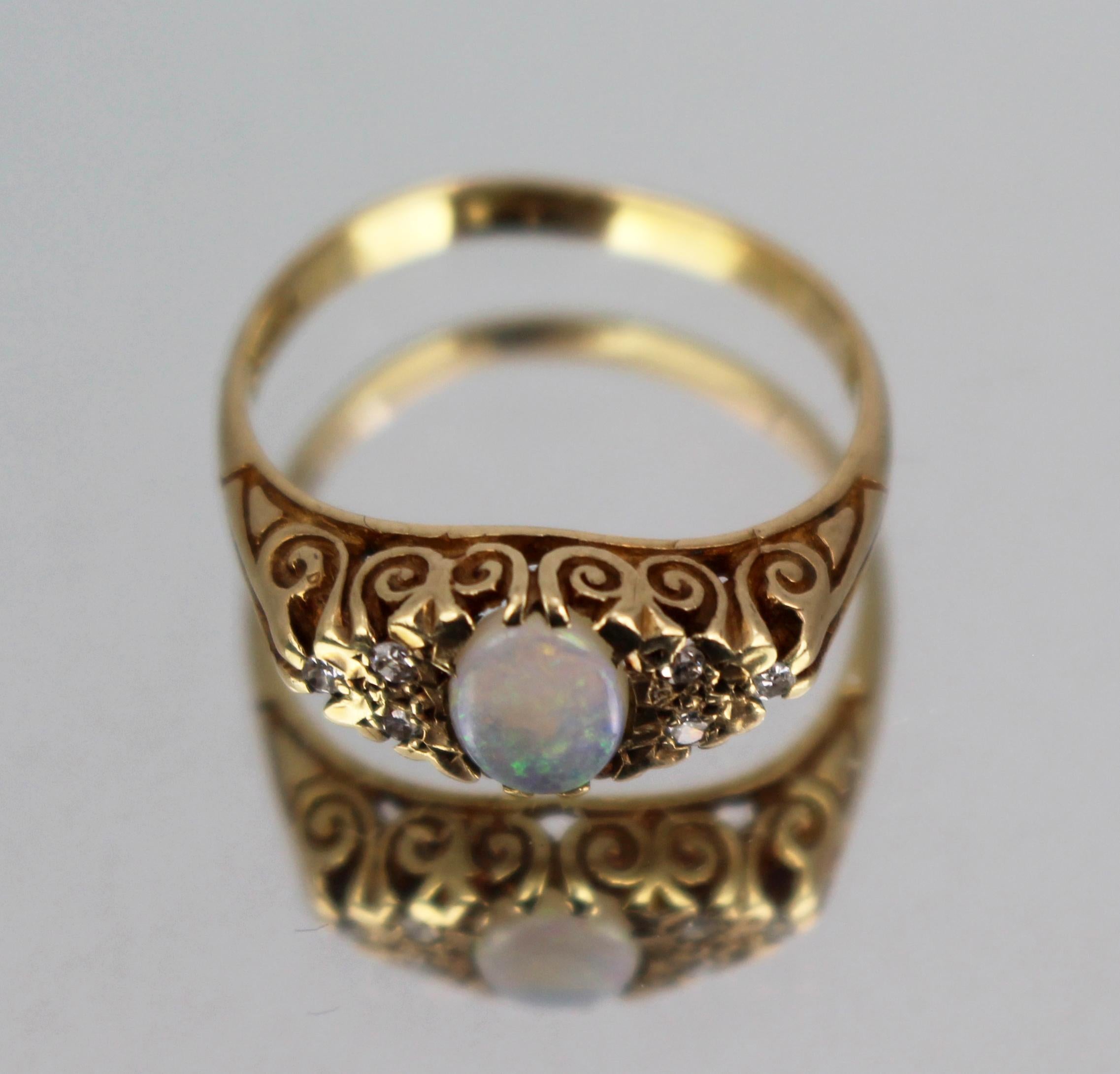 Britannico Anello vintage con opale e diamanti in oro 9 carati in vendita