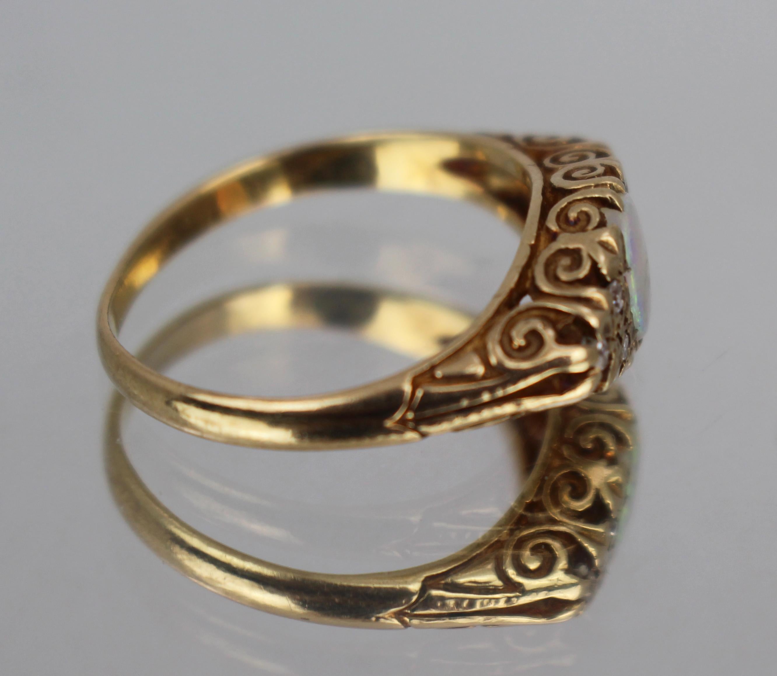 Anello vintage con opale e diamanti in oro 9 carati In condizioni buone in vendita a Worcester, GB