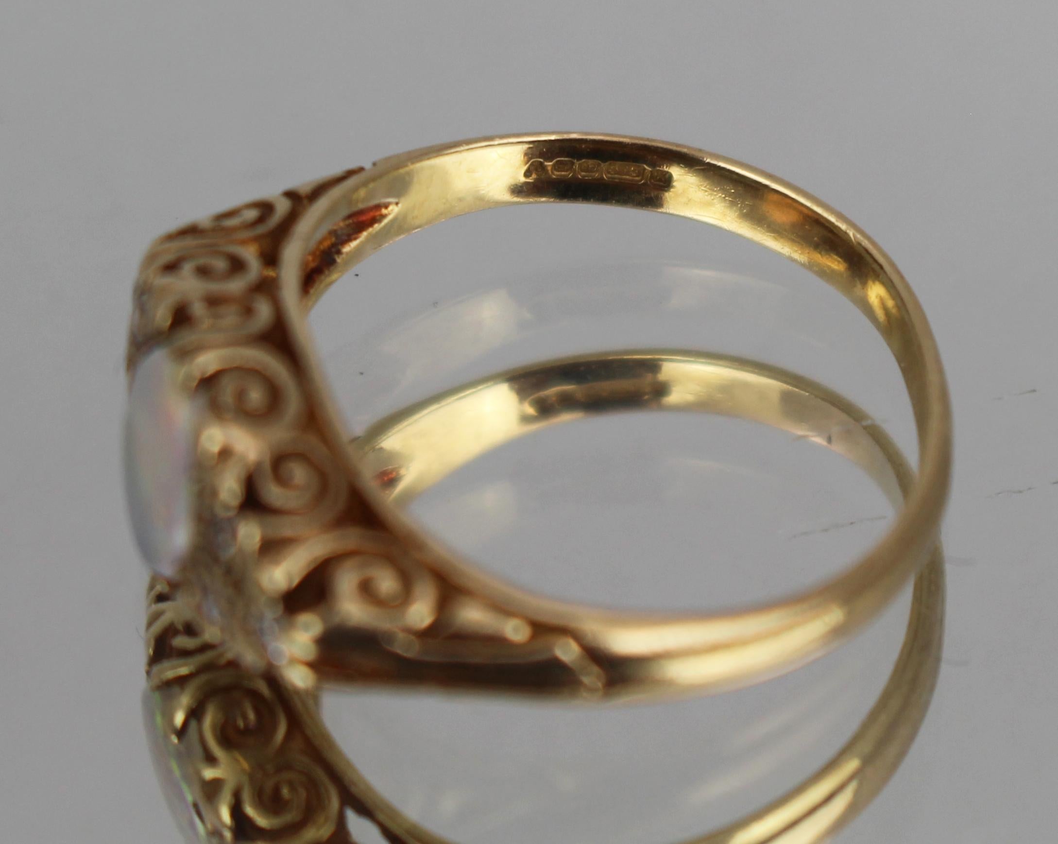 XX secolo Anello vintage con opale e diamanti in oro 9 carati in vendita