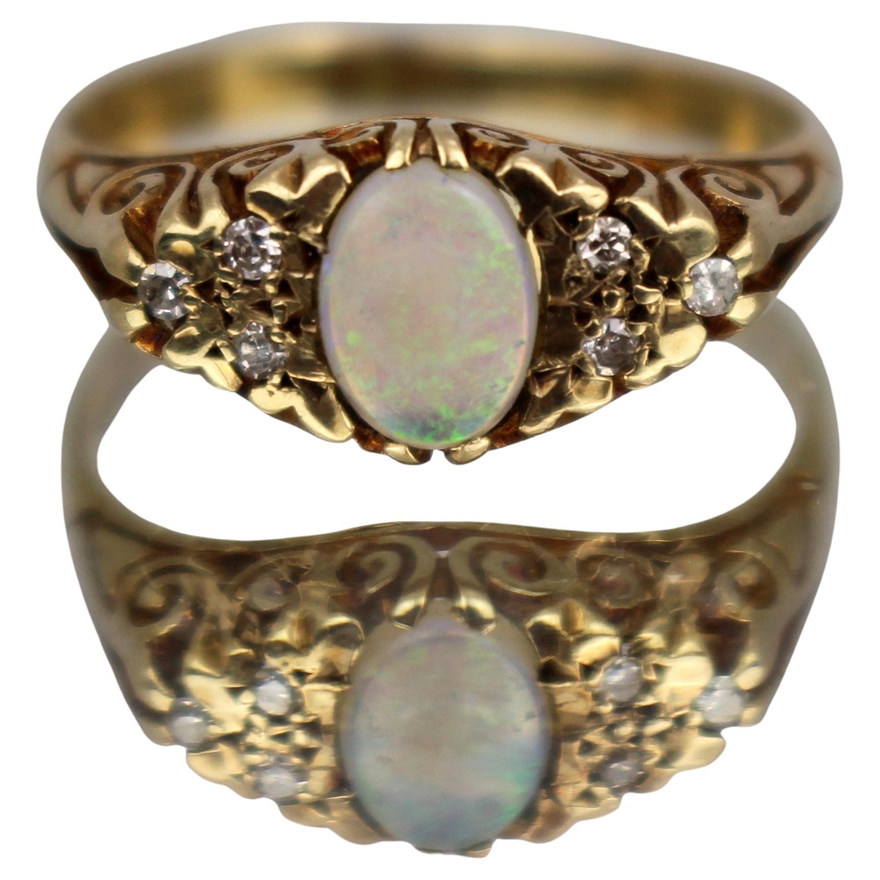 Anello vintage con opale e diamanti in oro 9 carati in vendita