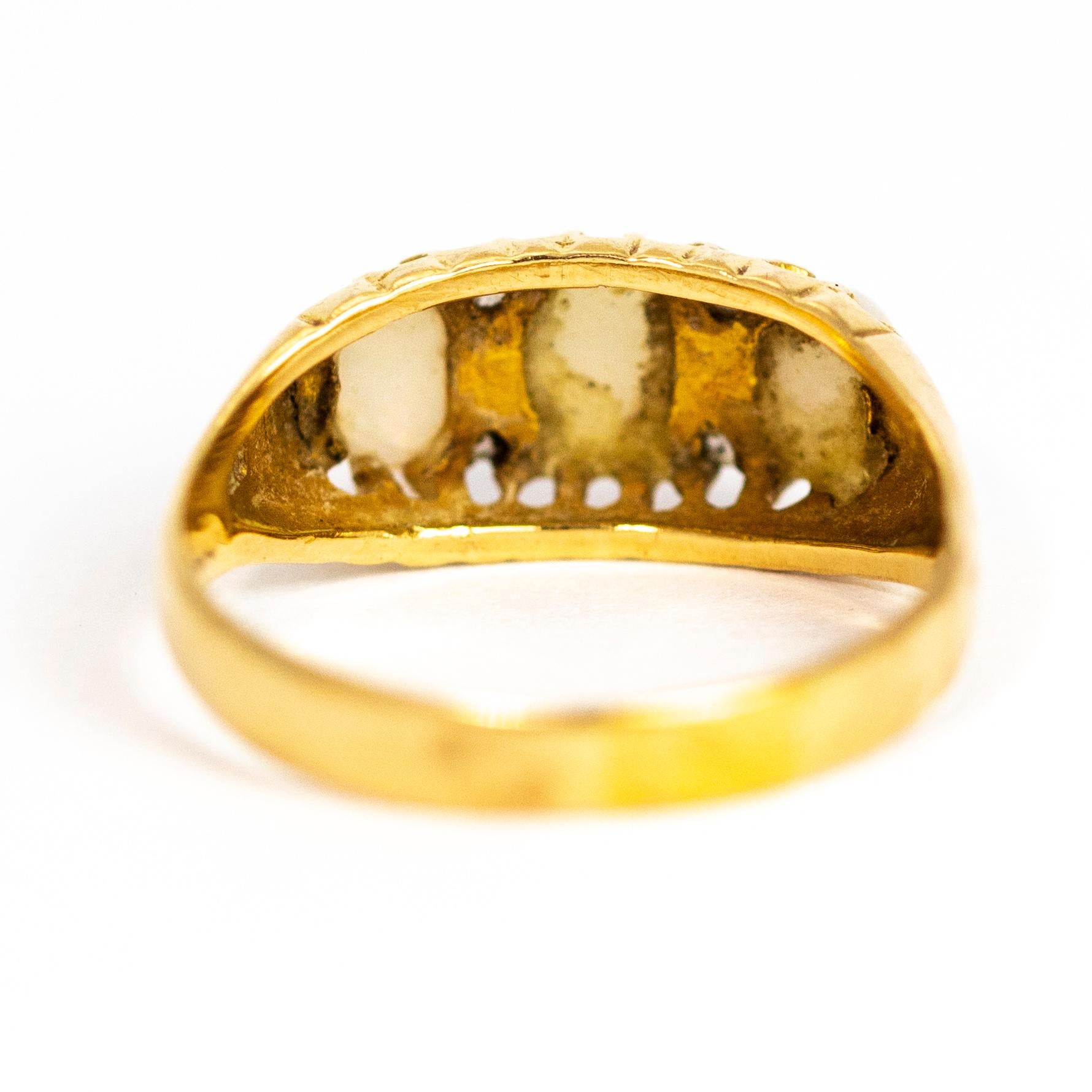 18 Karat Diamantring mit drei Steinen im Opal- und Rosenschliff im Zustand „Gut“ im Angebot in Chipping Campden, GB