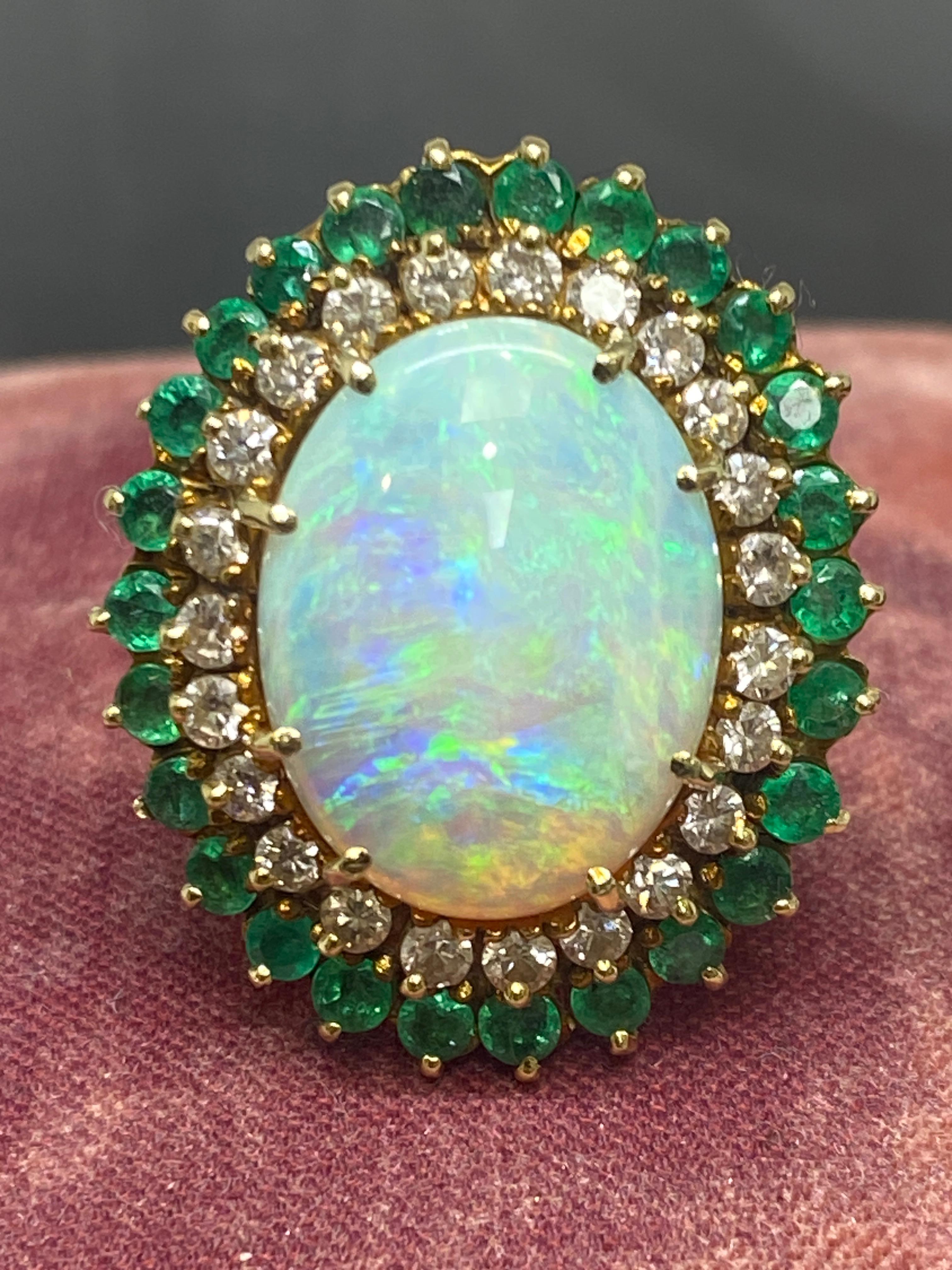 Vintage Opal Cabochon Diamond Emerald & 18k Yellow Gold Cocktail Ring For Sale 4