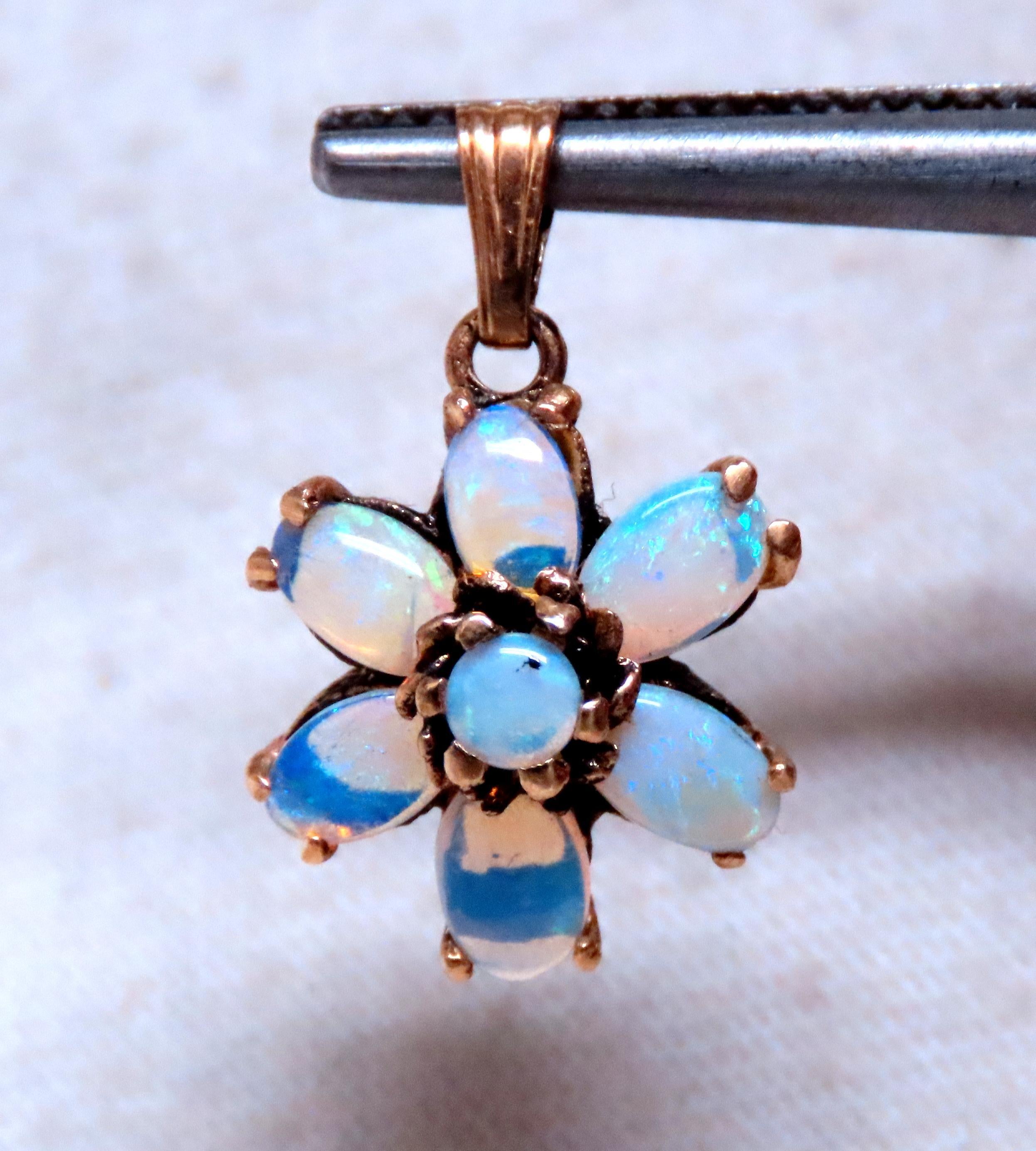 Taglio rotondo Ciondolo a grappolo di opale vintage 14kt 12512 in vendita