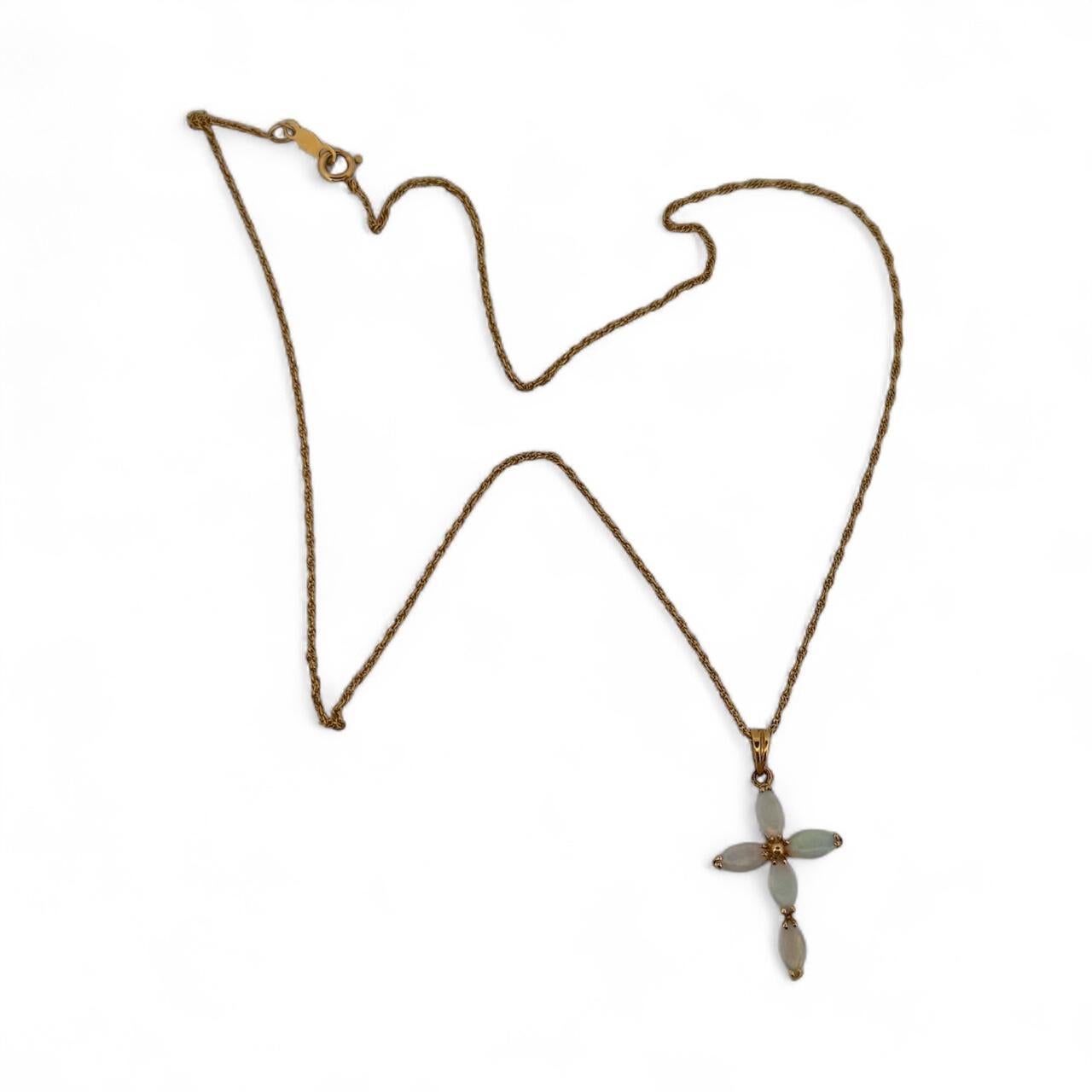 Rétro Collier pendentif croix opale vintage et chaîne en or rose 14K en vente