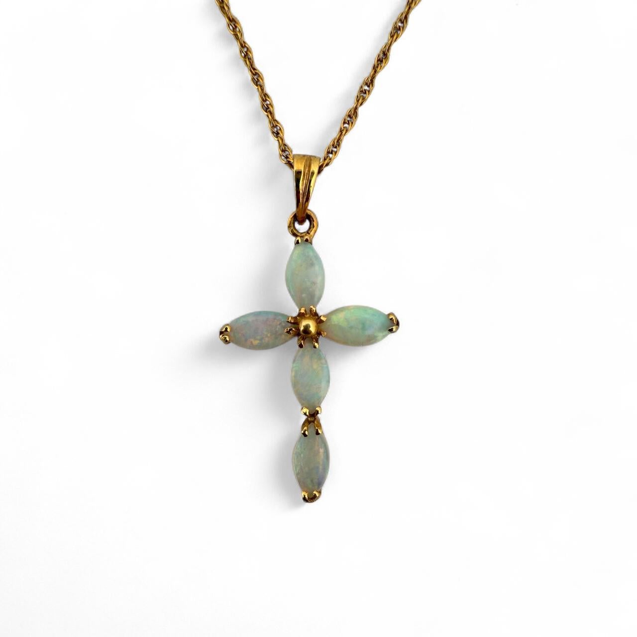 Taille cabochon Collier pendentif croix opale vintage et chaîne en or rose 14K en vente