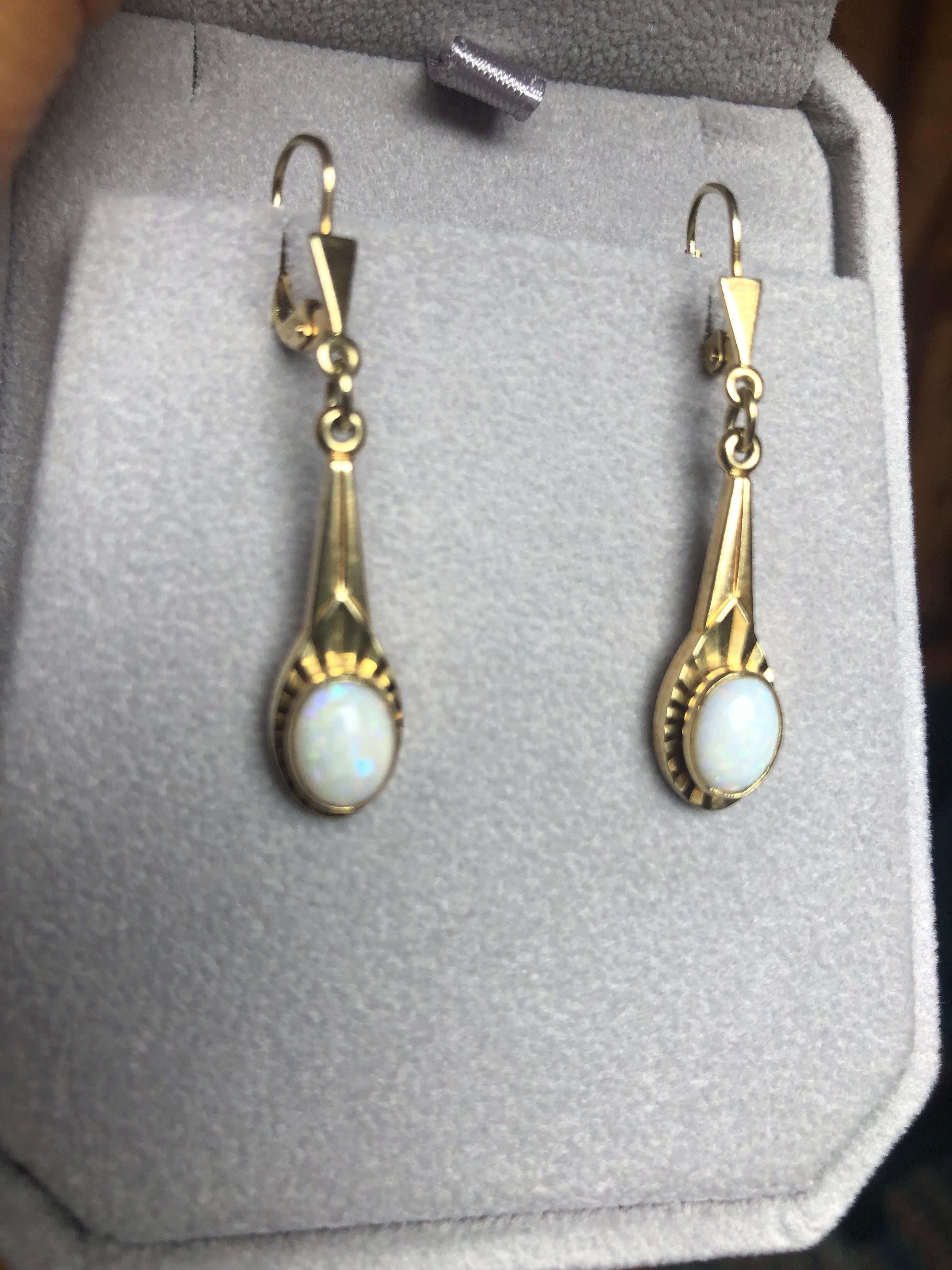 Vintage Opal Dangling  Earrings in 14 Karat Yellow Gold For Sale 4