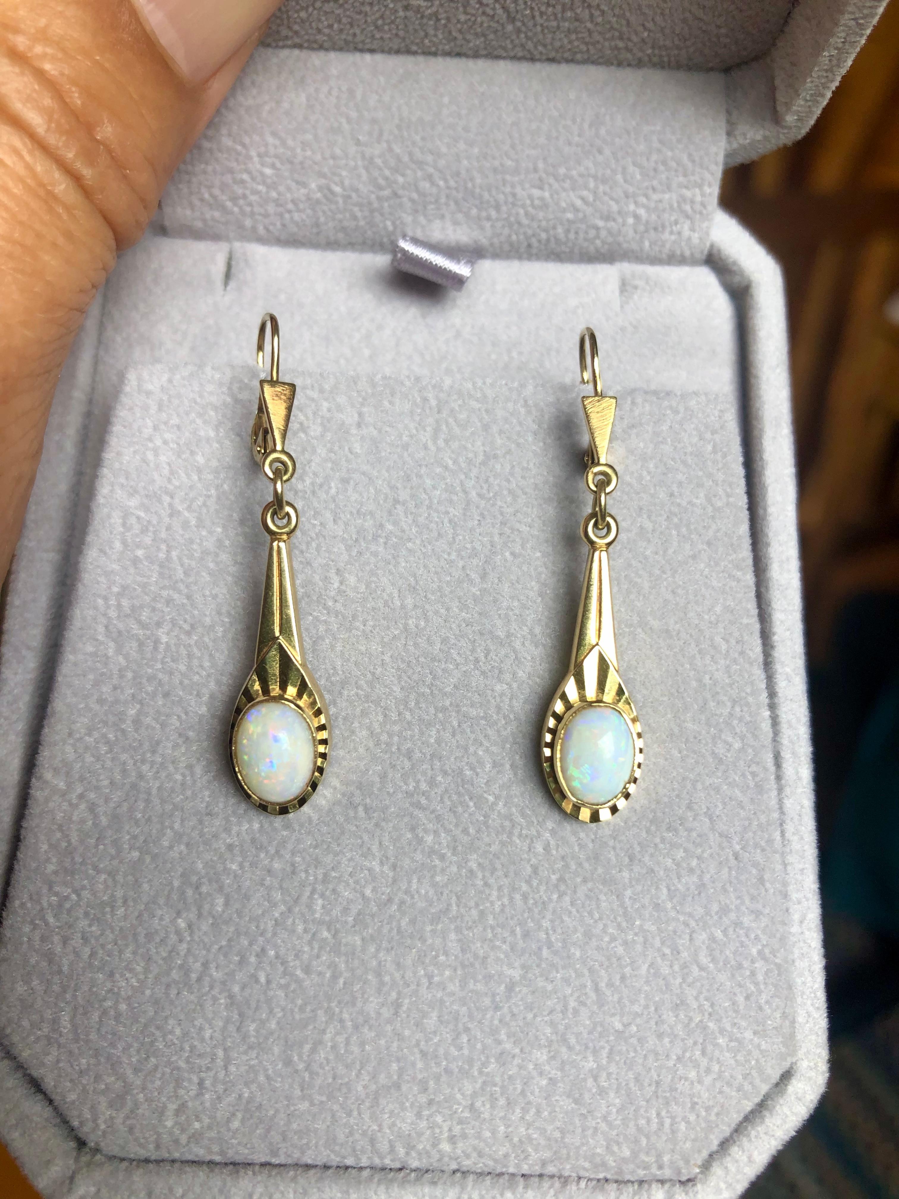 Women's Vintage Opal Dangling  Earrings in 14 Karat Yellow Gold For Sale