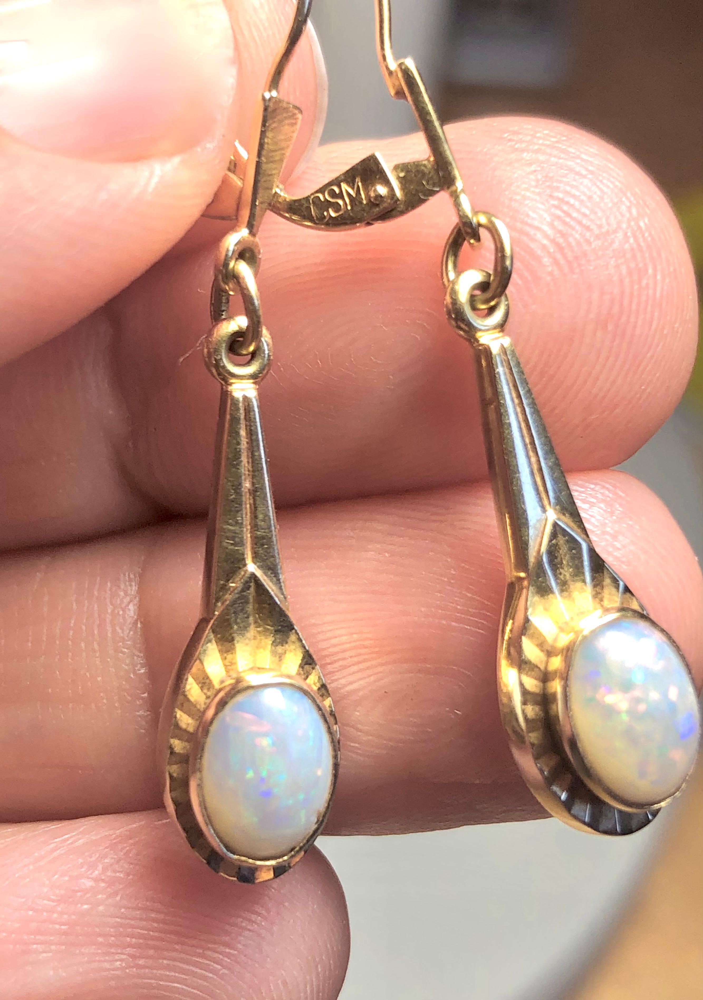 Vintage Opal Dangling  Earrings in 14 Karat Yellow Gold For Sale 1