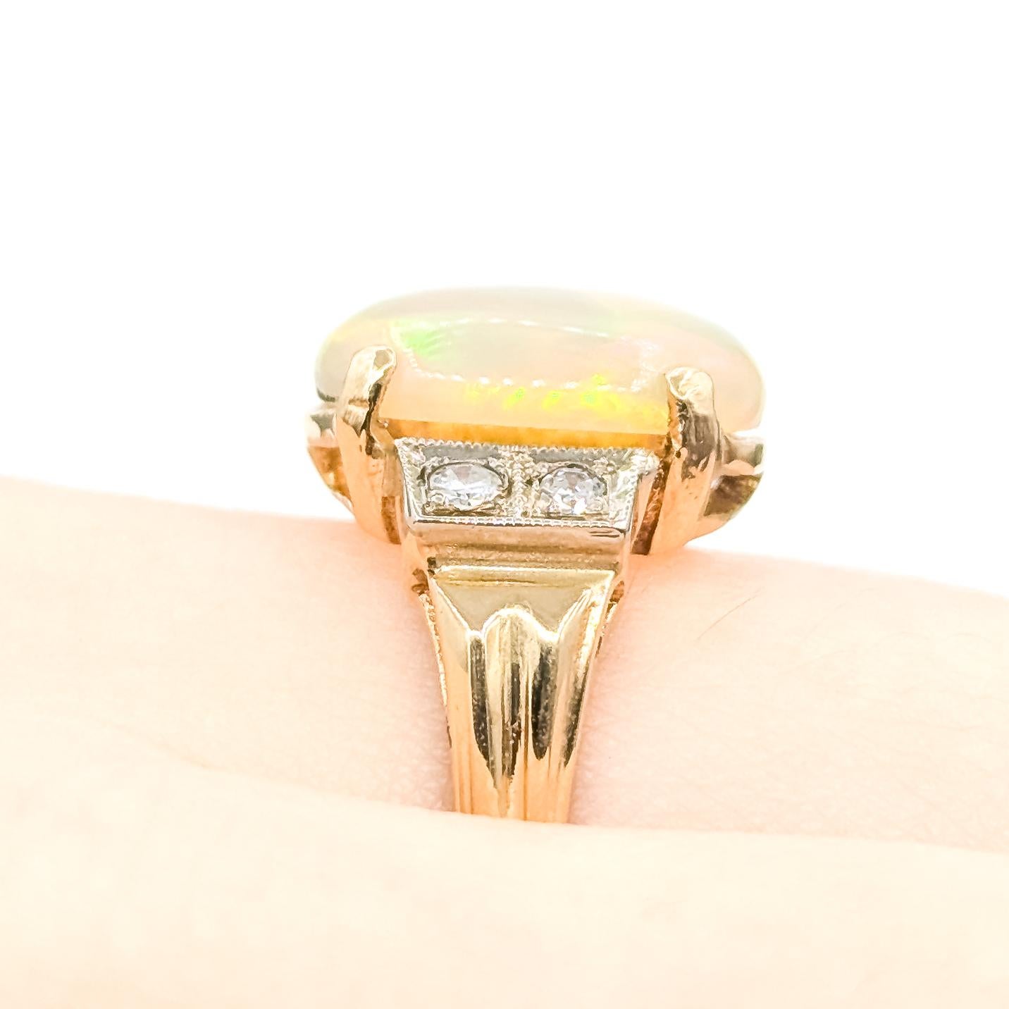 Vintage Opal & Diamant 5-Stein-Ring in 14k Gelbgold (Cabochon) im Angebot