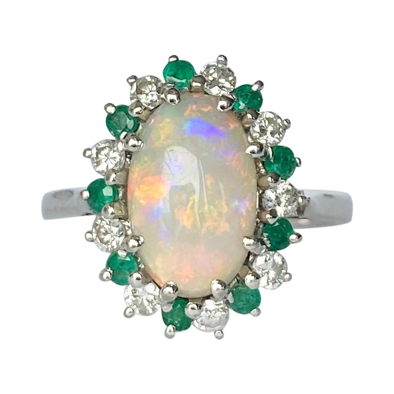 18 Karat Weißgold Cluster-Ring mit Opal, Diamant und Smaragd