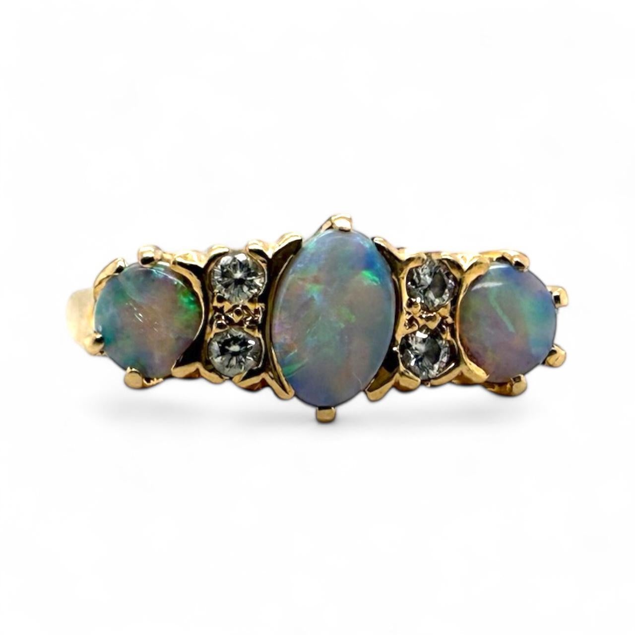Bague vintage en or jaune 14K avec opale et diamant Bon état - En vente à Montgomery, AL