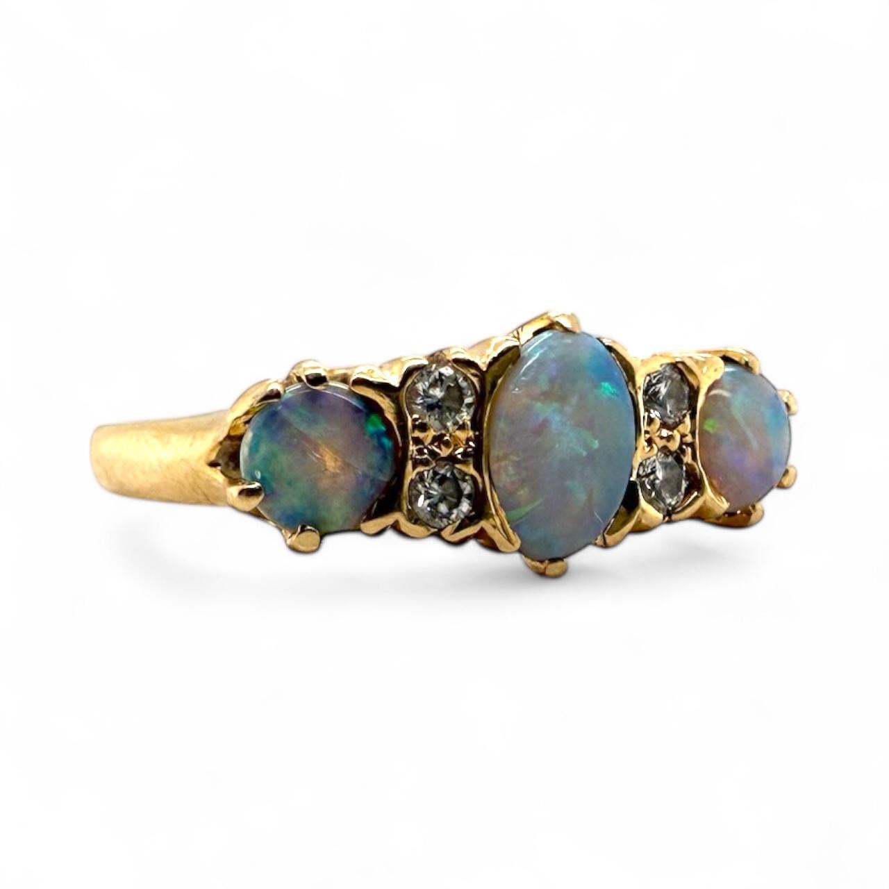 Bague vintage en or jaune 14K avec opale et diamant Pour femmes en vente